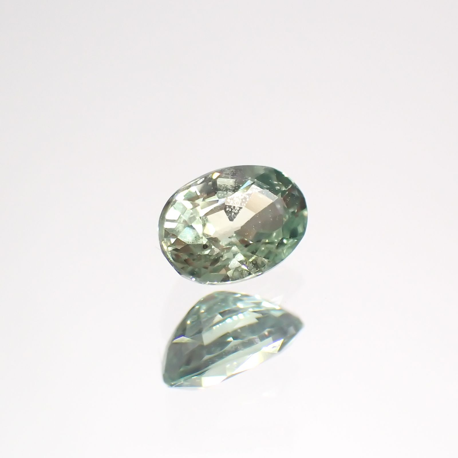 アレキサンドライト(宝石名アレキサンドライト)マダガスカル産 0.34ct 識別済[220114615]4.6x3.2mm前後