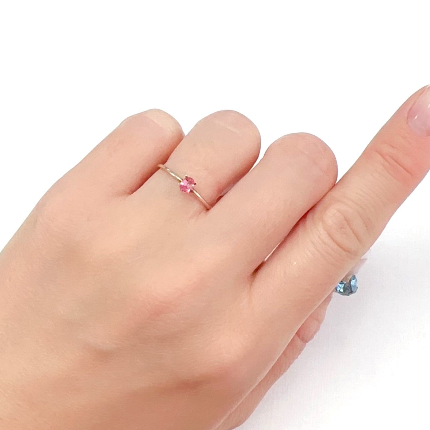 ホットピンクスピネル タンザニア・マヘンゲ産 0.15ct[240327003]3.9x2.9mm前後
