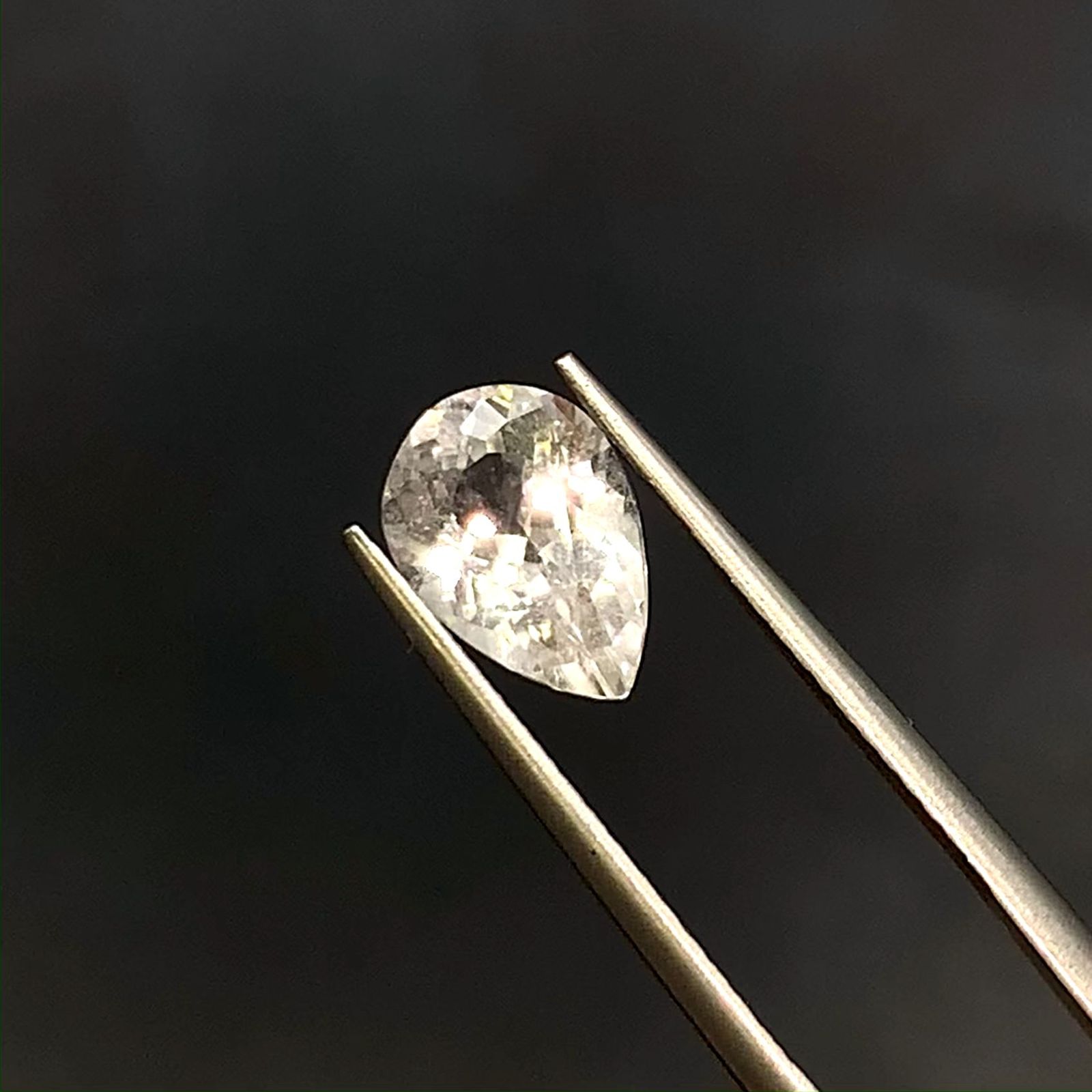 フェナカイト(宝石名フェナカイト)ロシア産 2.04ct 識別済[220515729