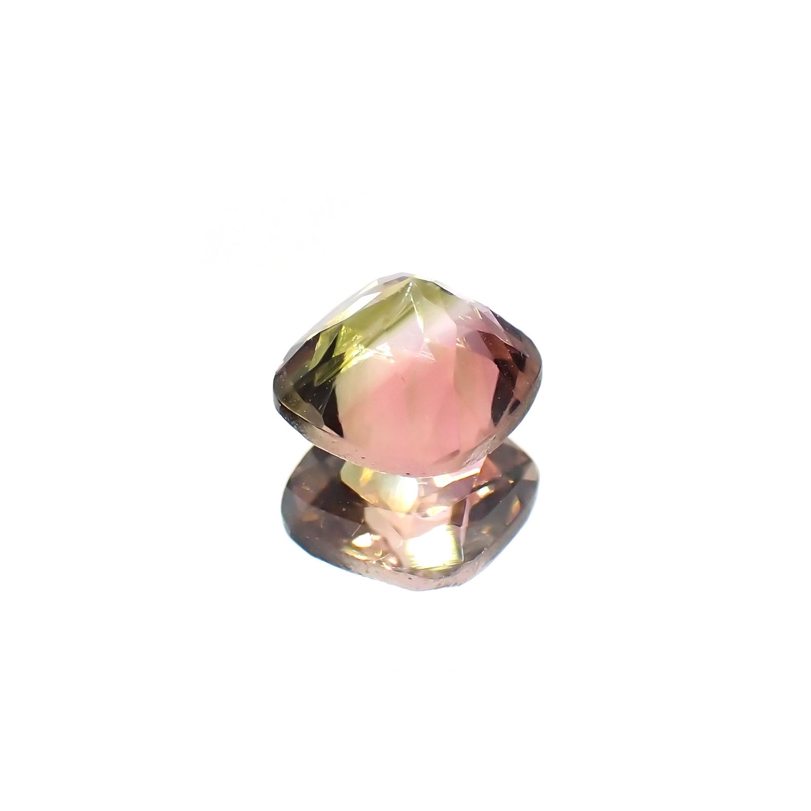 パーティカラートルマリン(宝石名パーティカラード・トルマリン) コンゴ民主共和国産 1.079ct ソ付(彩珠)[211013610]6.1×6.1mm前後