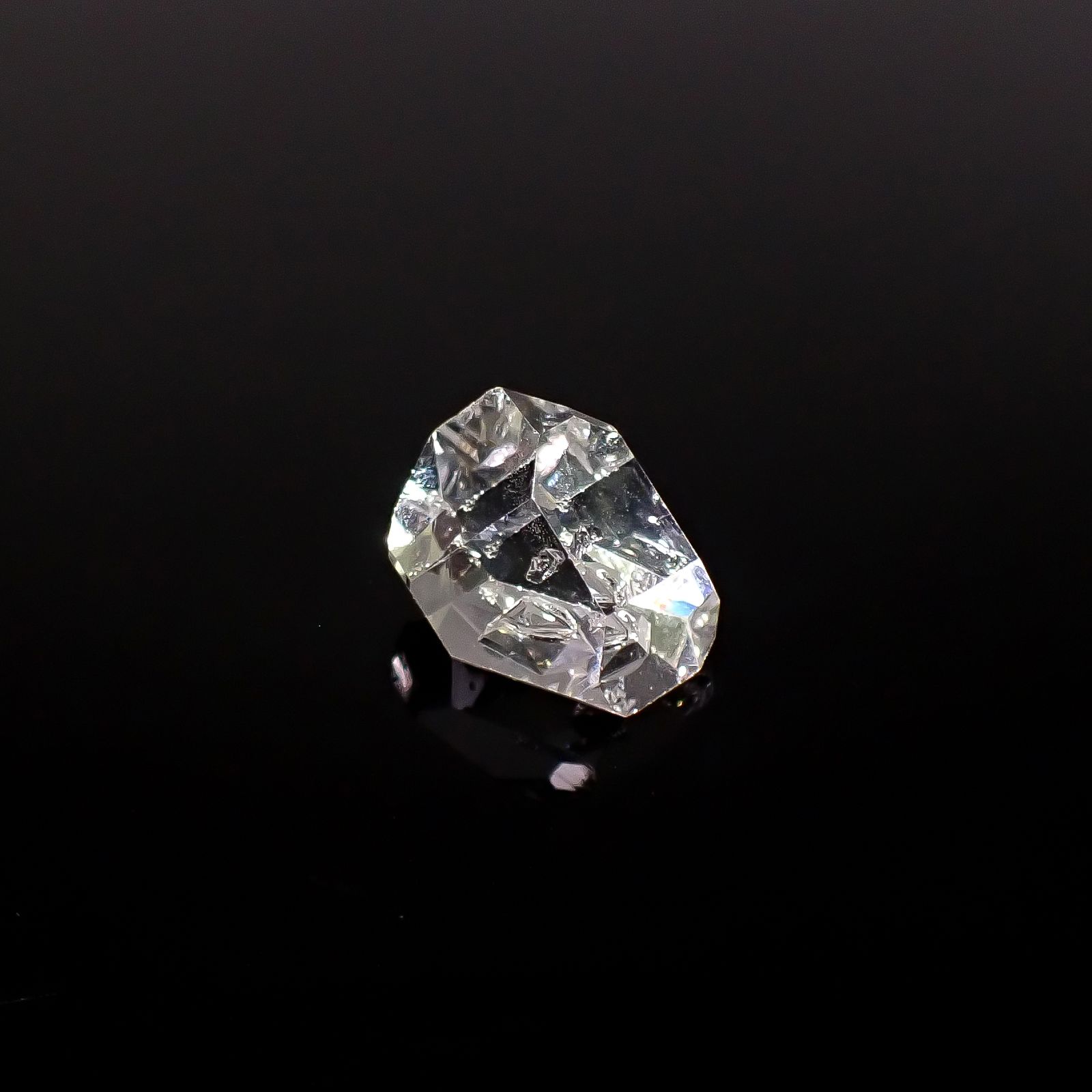 ハーキマーダイヤモンド 原石 アメリカ・ニューヨーク州産 13.56ct / 17.5x13.8mm前後 [260231776]
