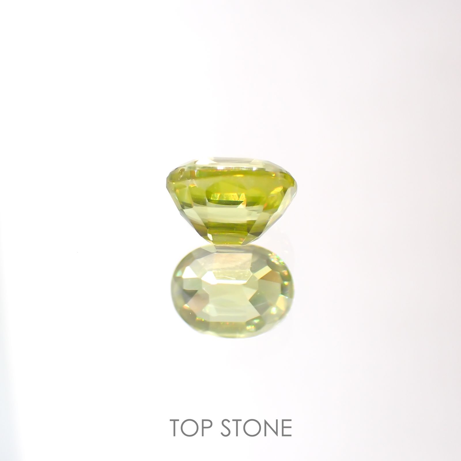 スフェーン(宝石名スフェーン)マダガスカル産 0.64ct 識別済[220113866]5.6x4.3mm前後