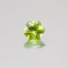 ◇ヘキサゴンカット◇スフェーン(宝石名スフェーン)マダガスカル産 0.61ct 識別済[231224437]4.9x5mm前後