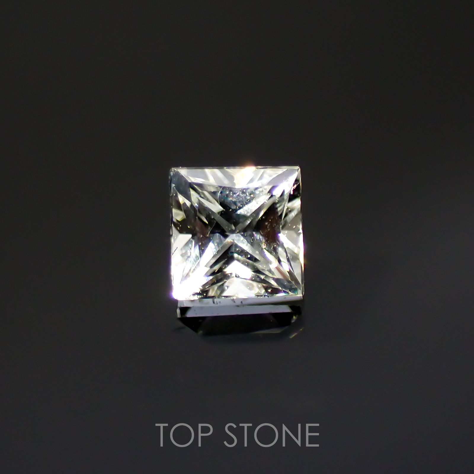 ◇プリンセスカット◇リューコガーネット(宝石名ホワイト グロッシュラー・ガーネット)ビルマ産 0.20ct 識別済[220115447]3x3mm前後