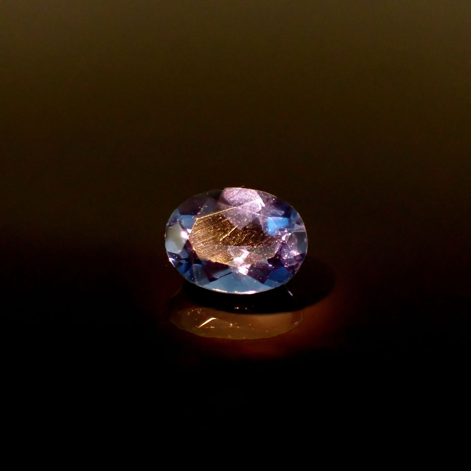 カラーチェンジフローライト ブラジル産 1.61ct / 8.1x6.1mm前後 [250530452]