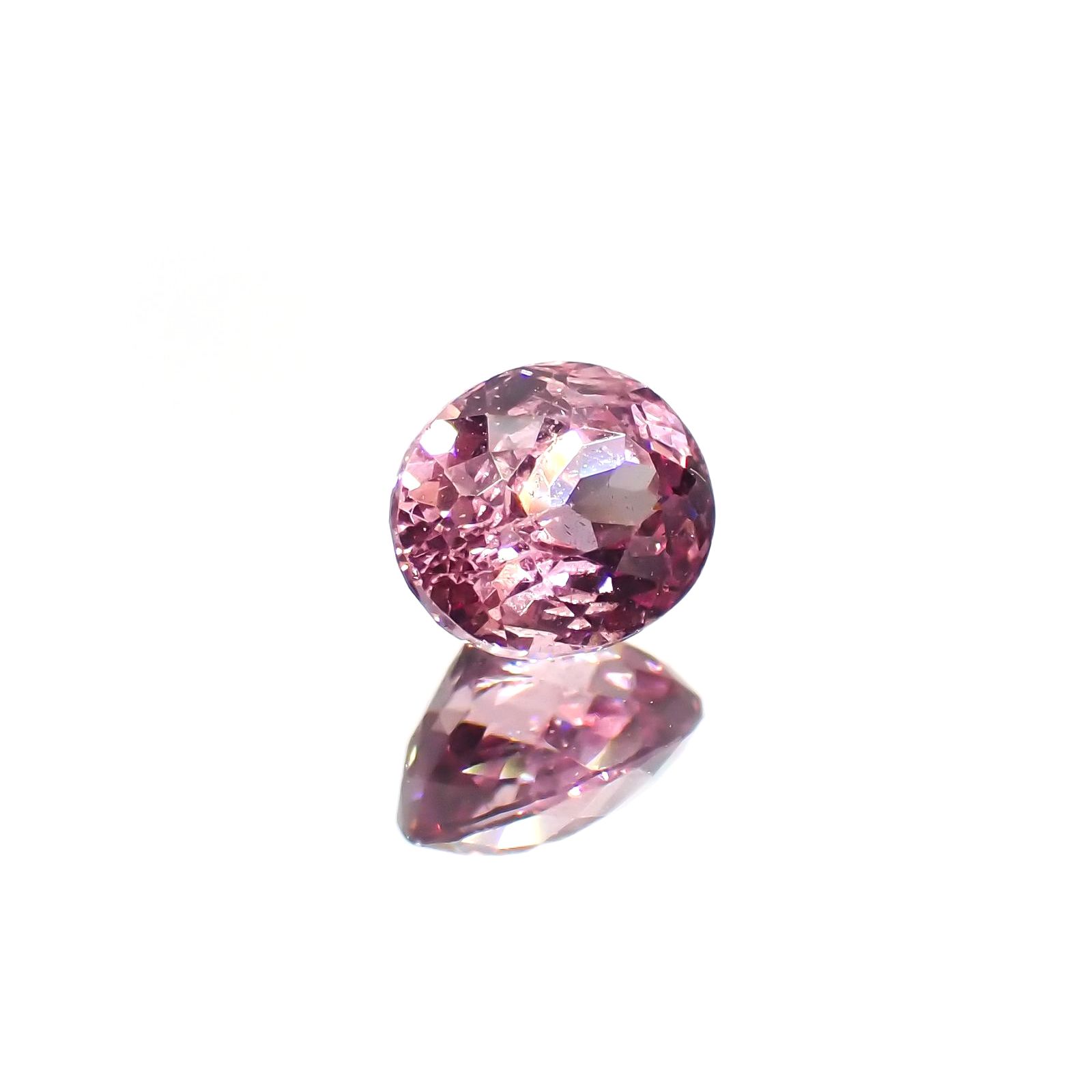 カラーシフトマラヤガーネット(宝石名ガーネット)タンザニア産 識別済 1.27ct / 6.6x5.5mm前後 [260415015]
