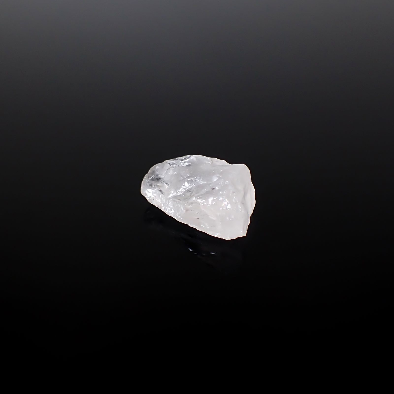 フェナカイト原石 ロシア産 5.69ct / 14.6x9.7mm前後 [260532176]