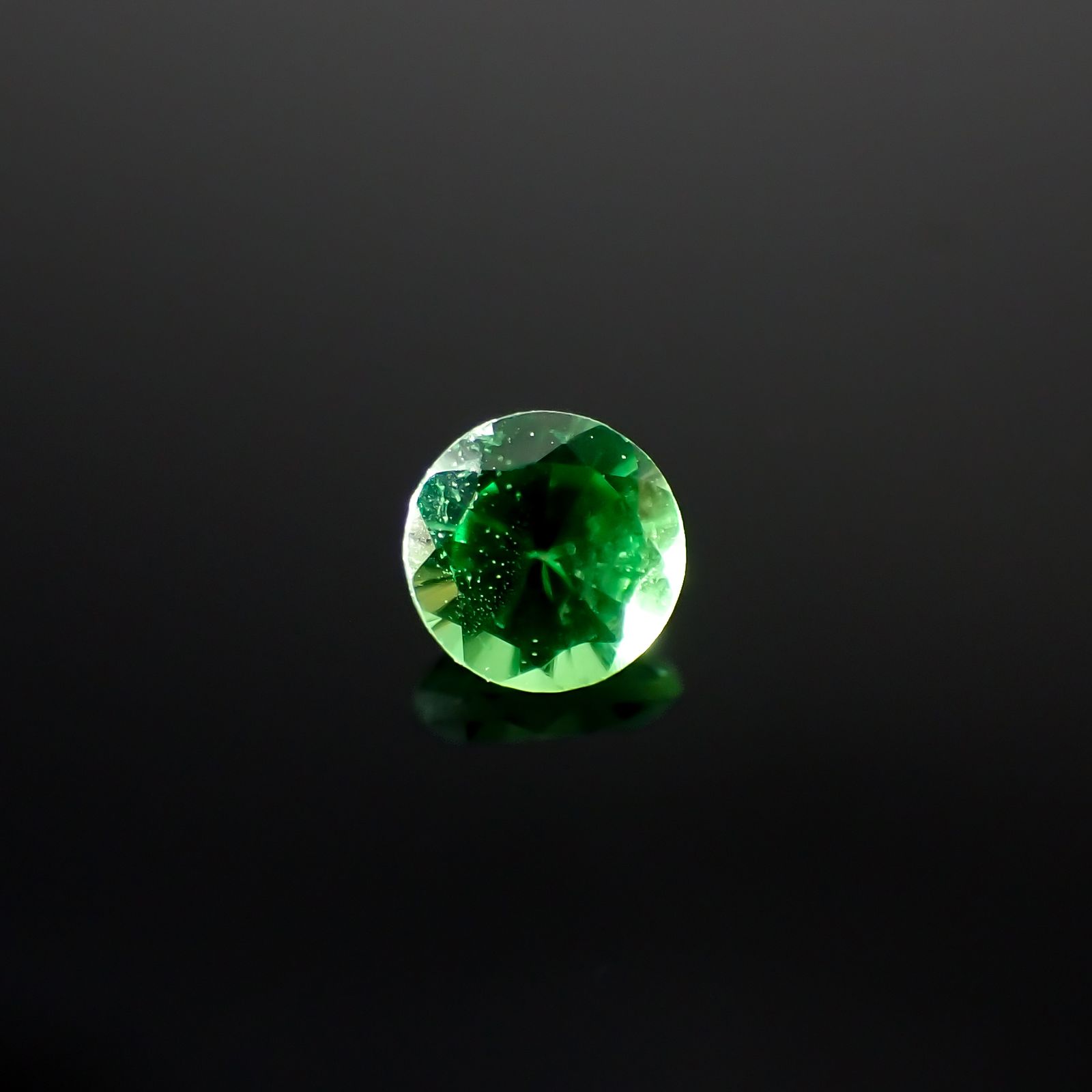 ツァボライト(宝石名グリーン グロッシュラー・ガーネット)タンザニア産 0.15ct 識別済[240226098]3.1x3.1mm前後