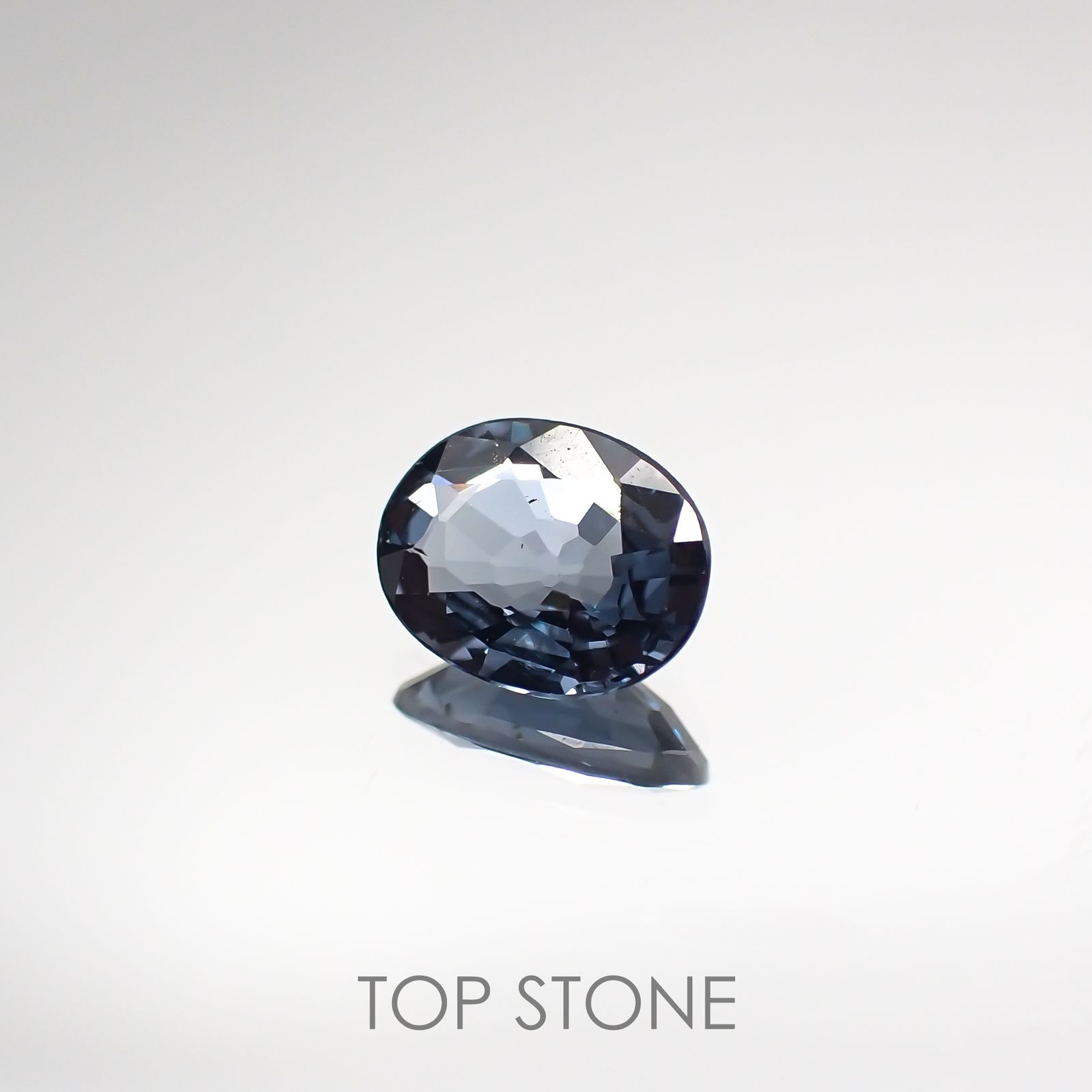 カラーチェンジガーネット(アレキタイプ) マダガスカル・ベキリー産 ルース 0.64ct[210711810]6.3×4.9mm前後