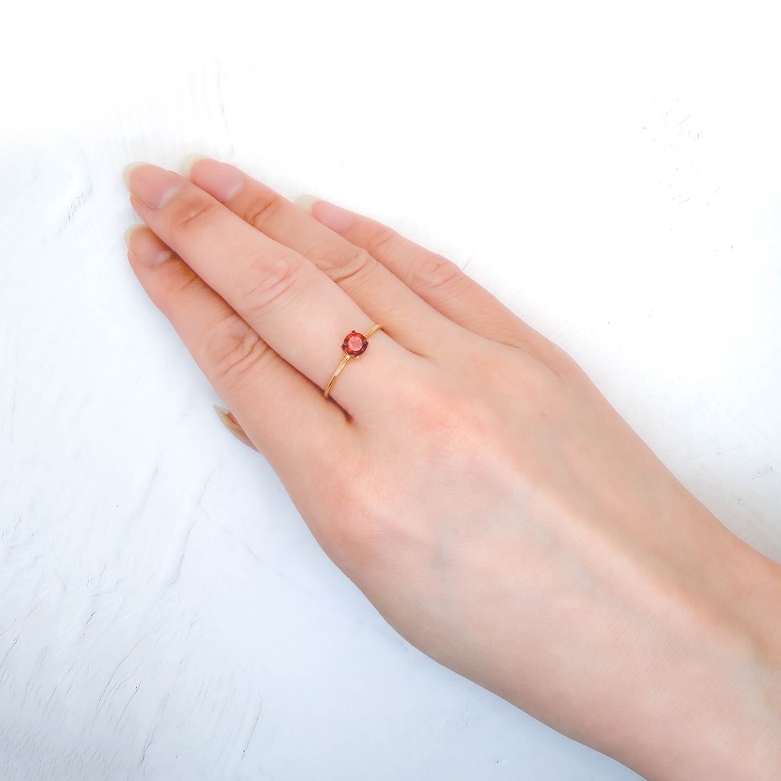 ◇ランダムセレクト◇パイロープアルマンディンガーネット モザンビーク産 約0.40ct / 4.5x4.5mm前後 [260532202-PAC]