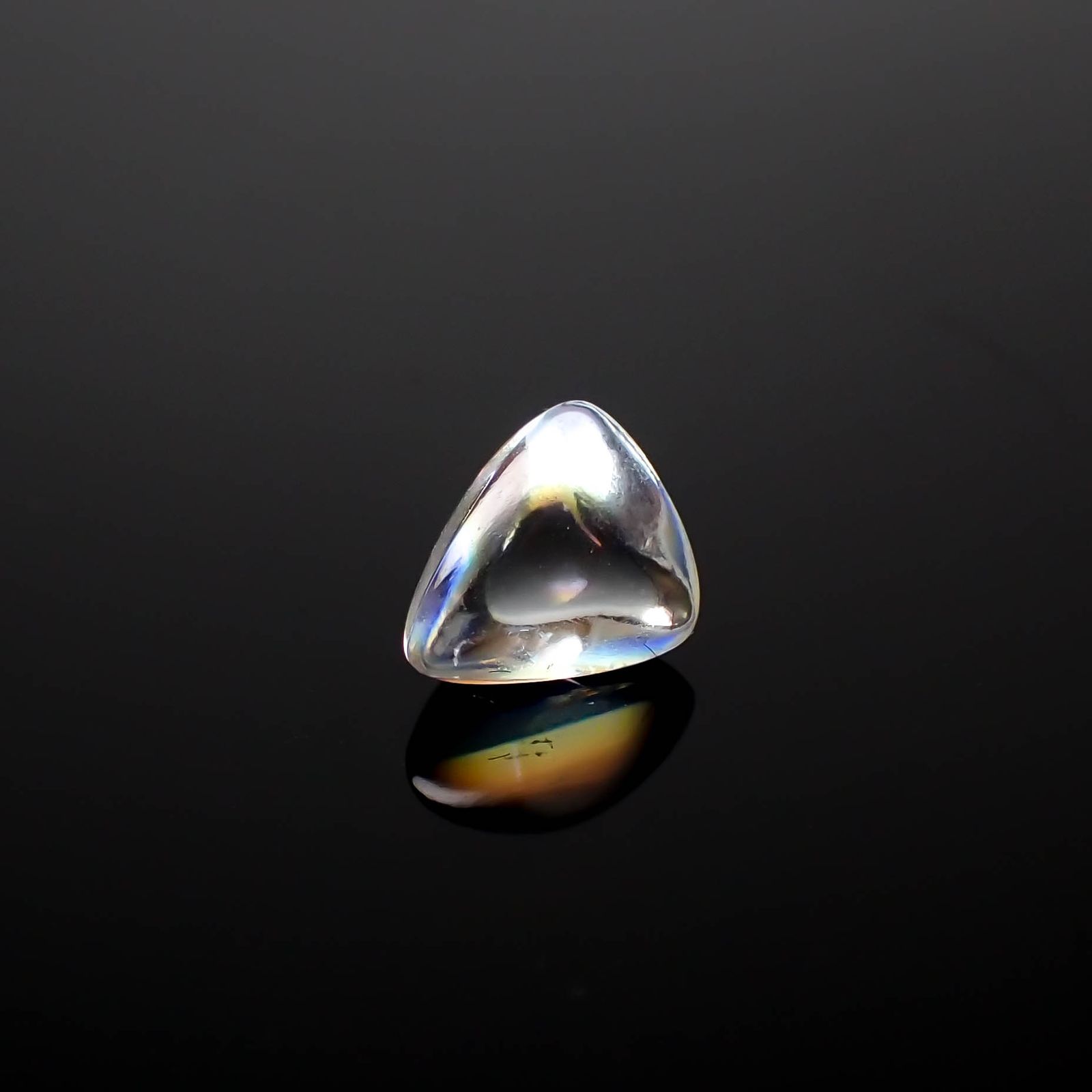 ◇バフカット◇レインボームーンストーン(宝石名ラブラドライト)マダガスカル産 1.080ct ソ付(彩珠)[240427199]7.1x5.9mm前後