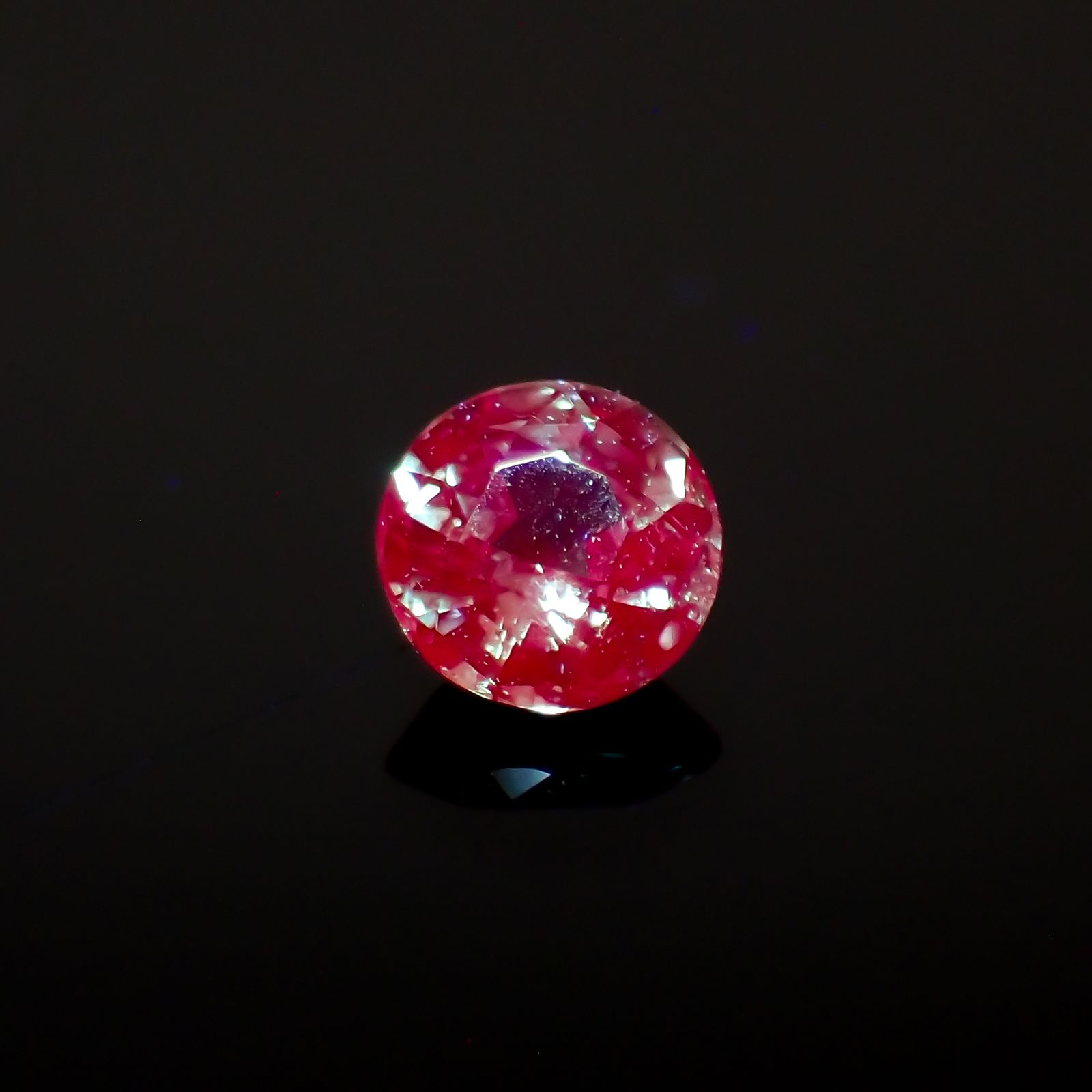 アレキサンドライト(宝石名アレキサンドライト)ブラジル産/EmeraldMains社製 0.122ct ソ付(彩珠)[230522061]3x2.9mm前後