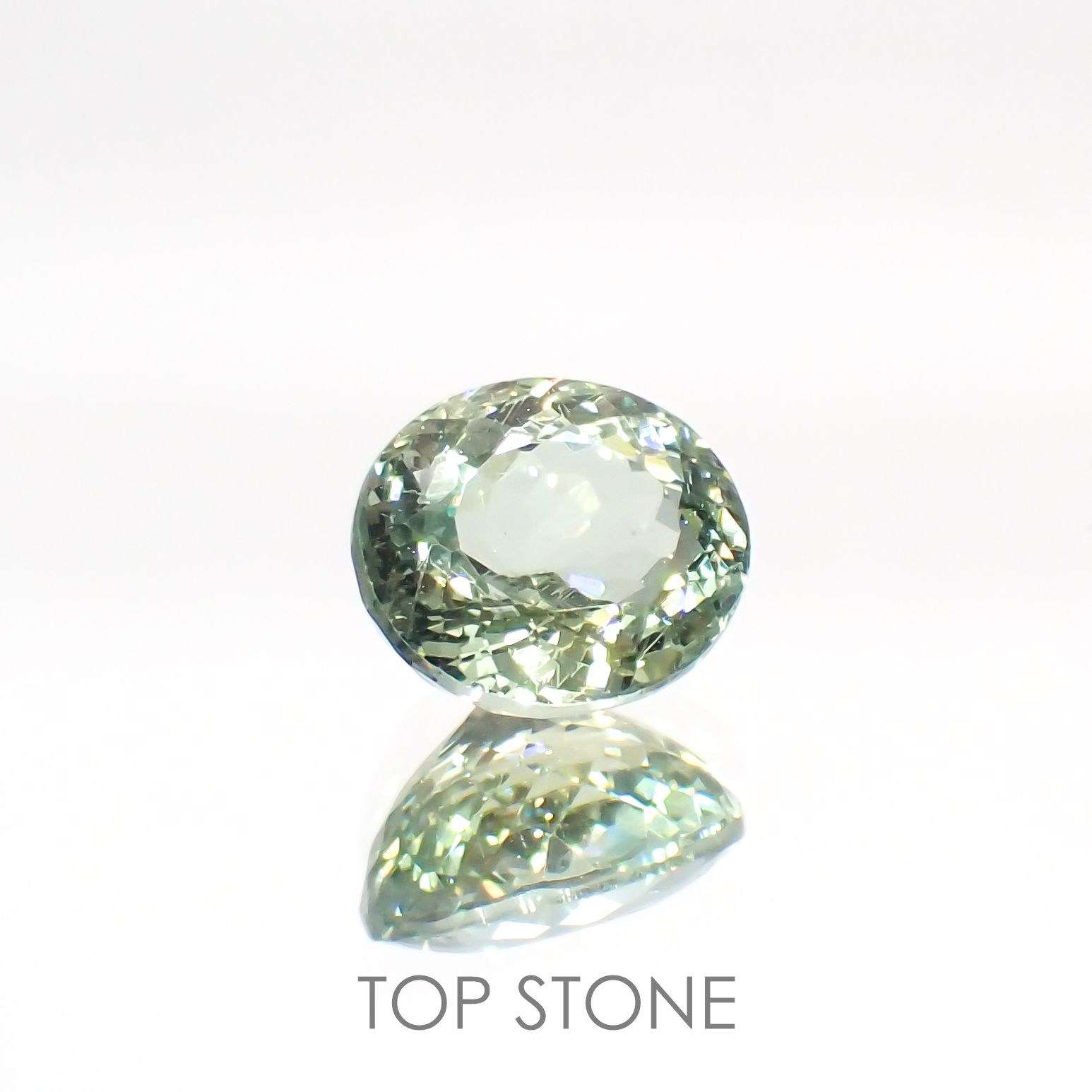 グリーンアパタイト(宝石名アパタイト) マダガスカル産 2.13ct 識別済[20106885]8.2×7.2mm前後