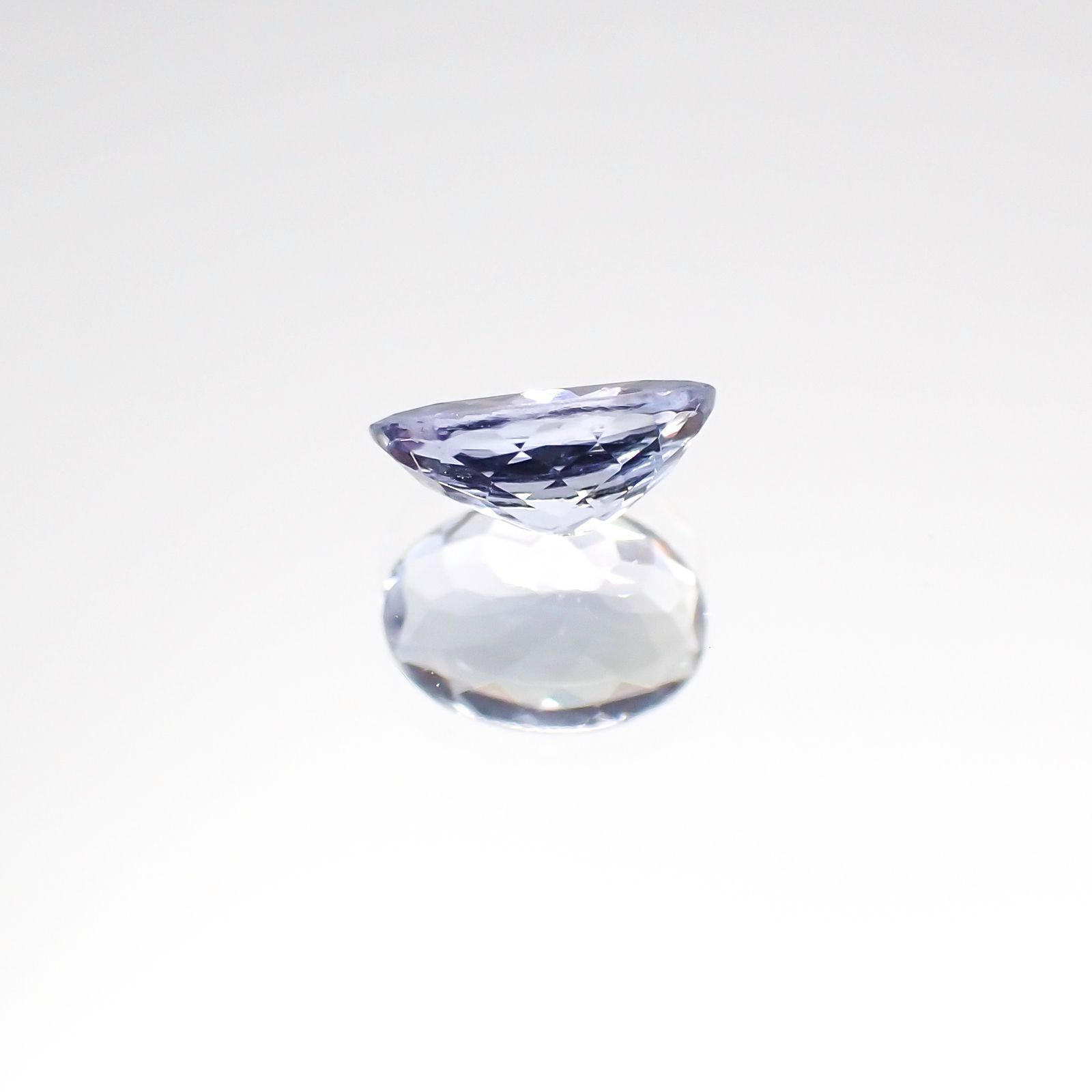 バイカラータンザナイト(宝石名タンザナイト)タンザニア産 0.46ct 識別済[231024011]6.1x4.4mm前後