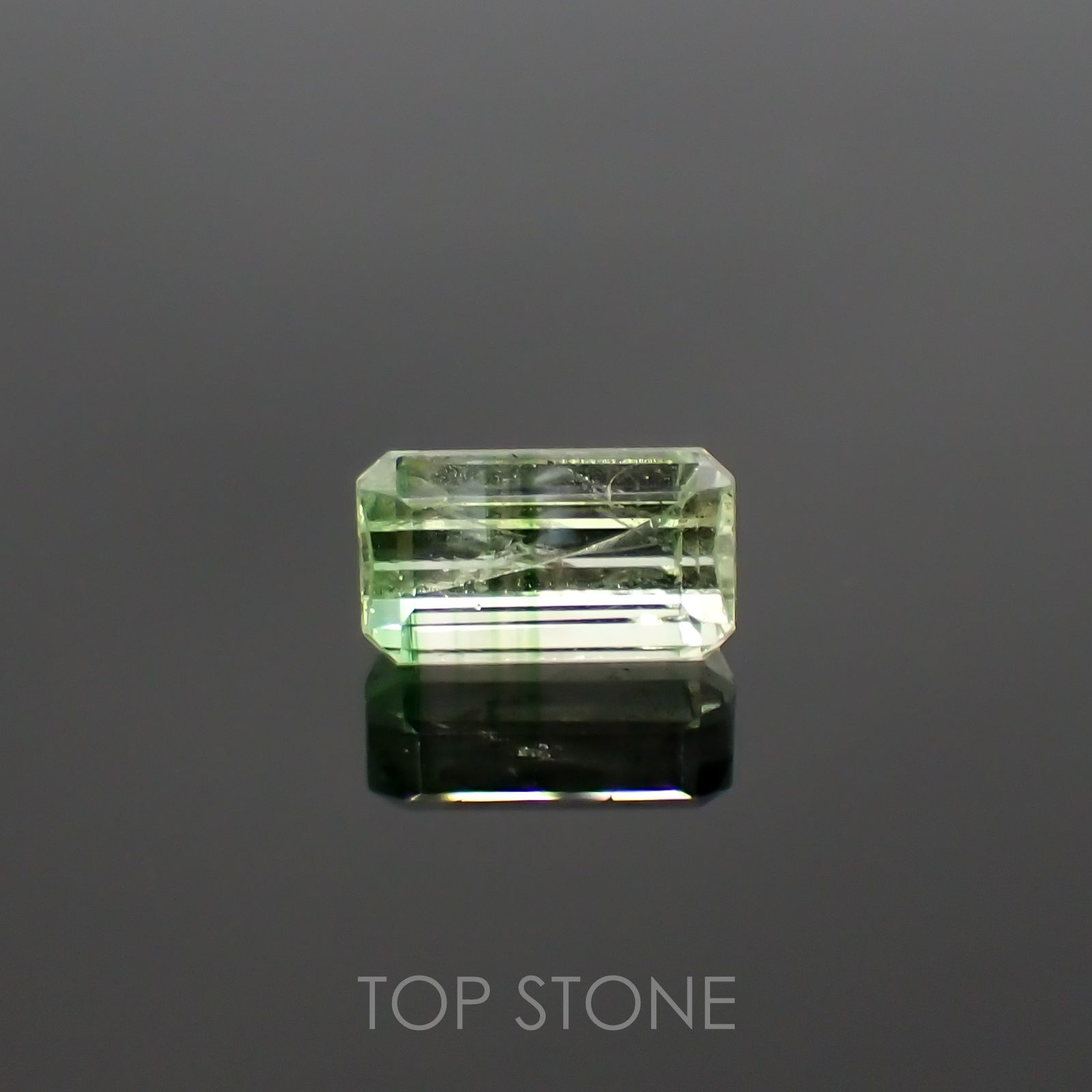 バイカラーツァボライト(宝石名グリーン グロッシュラー・ガーネット) タンザニア産 1.38ct 識別済[210711919]7.5×4.2mm前後