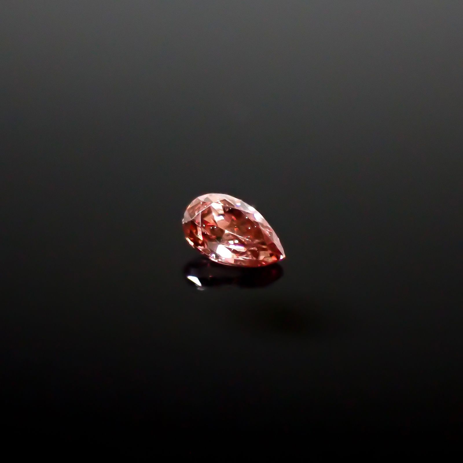 ピンクダイヤモンド(宝石名ダイアモンド VS-2/FANCY DEEP BROWNISH PINK) 0.037ct ソ付(AGT)[250129708]2.63x1.58mm前後