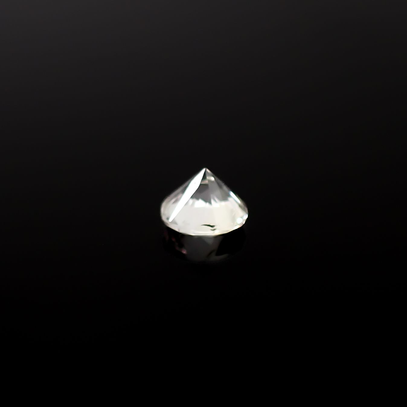 アクロアイト ナイジェリア産 0.25ct / 4x4mm前後 [251231355]