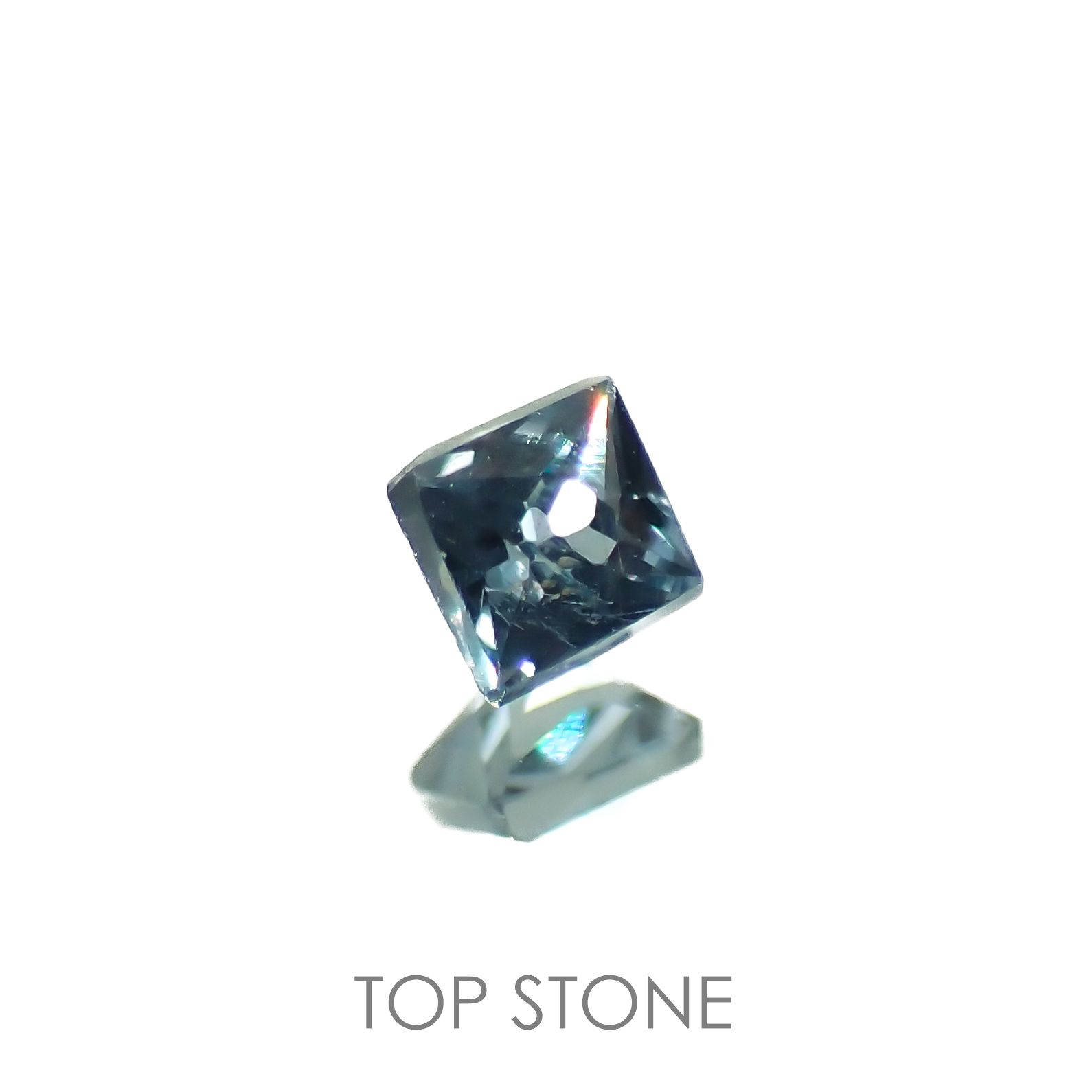 ◇プリンセスカット◇カラーチェンジガーネット アレキタイプ マダガスカル・ベキリー産 0.10ct[230119890]2.3x2.3mm前後
