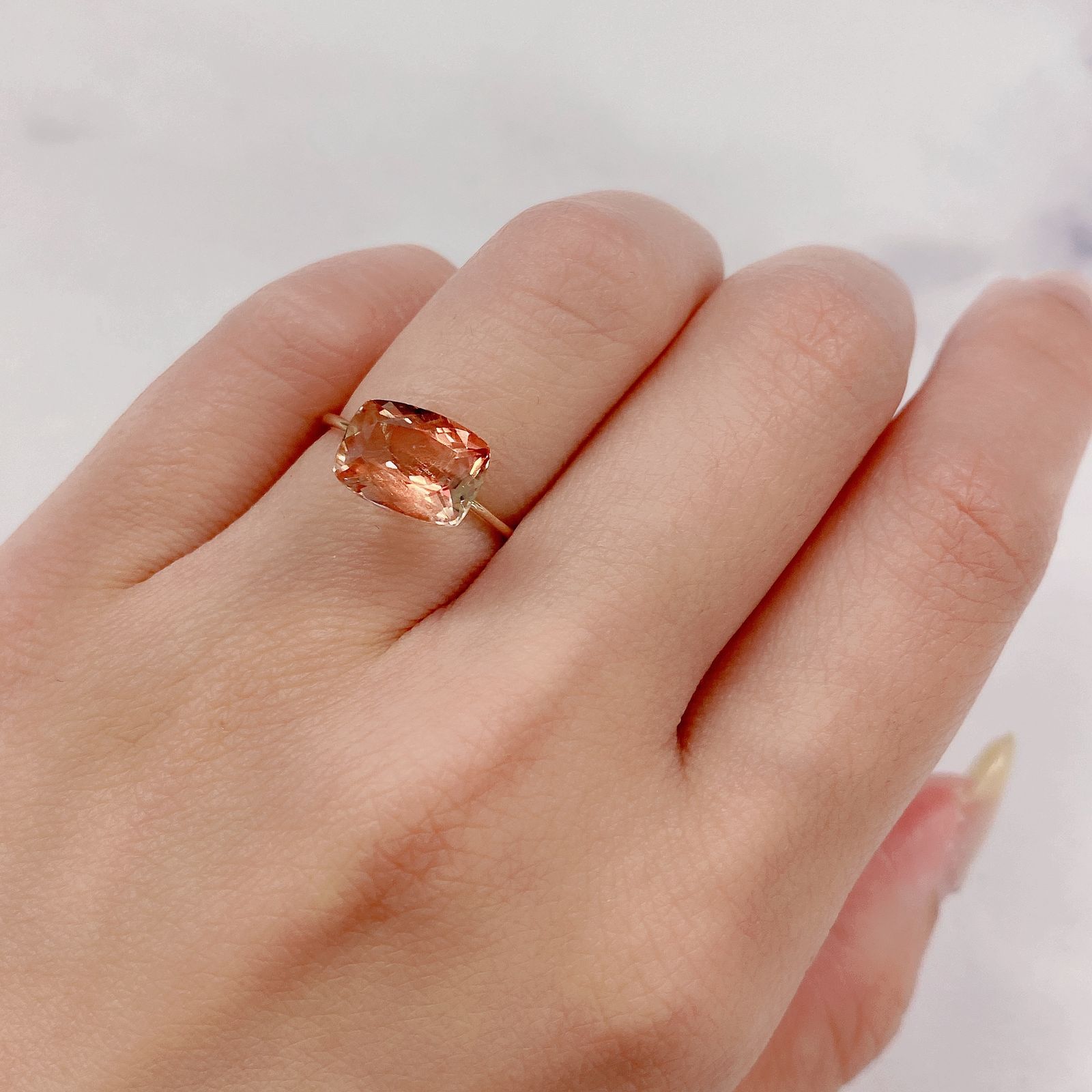 オレゴンサンストーン(宝石名ラブラドライト)アメリカ・オレゴン州産 2.505ct ソ付(彩珠)[250717179]10.1x7.5mm前後