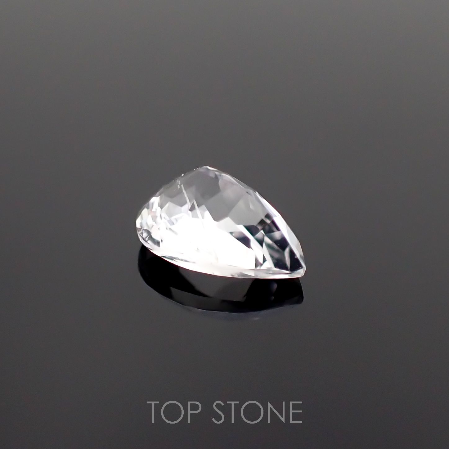 フェナカイト(宝石名フェナカイト)マダガスカル産 0.74ct 識別済[221018412]7.4x5mm前後