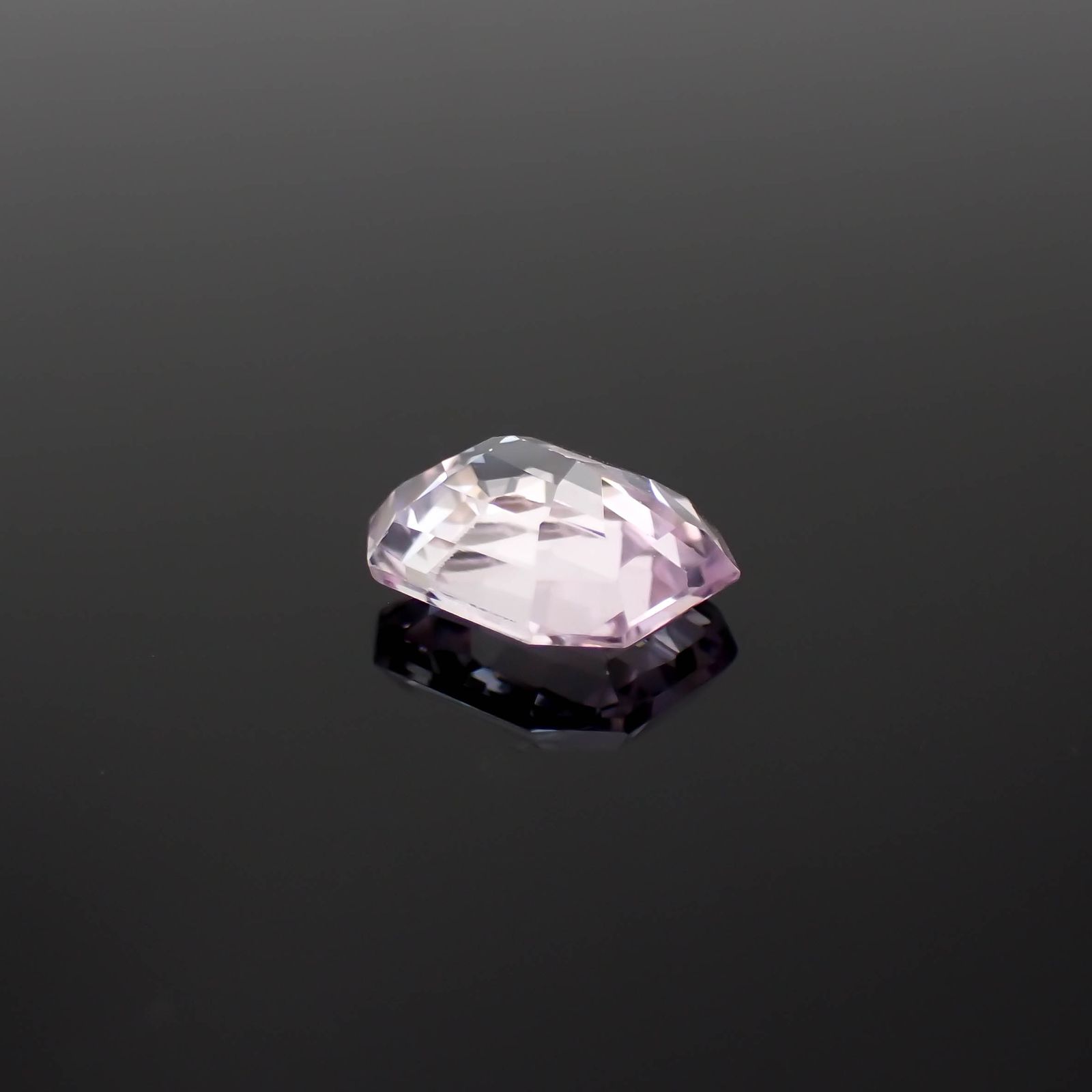 クンツァイト アフガニスタン産 3.27ct[230722931]9.9x8.3mm前後