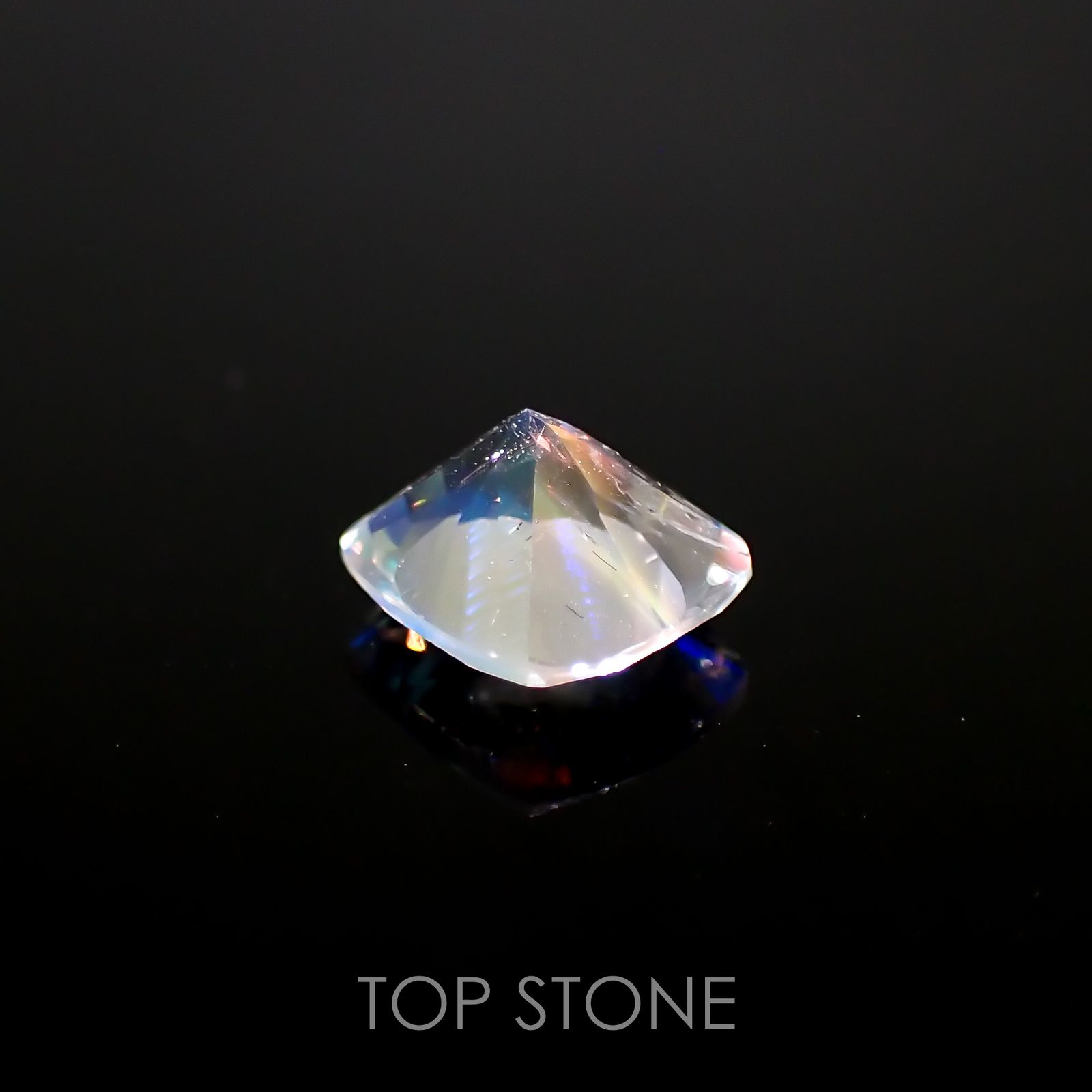レインボームーンストーン(宝石名ラブラドライト)タンザニア産 1.04ct 識別済[220115460]6.8x6mm前後