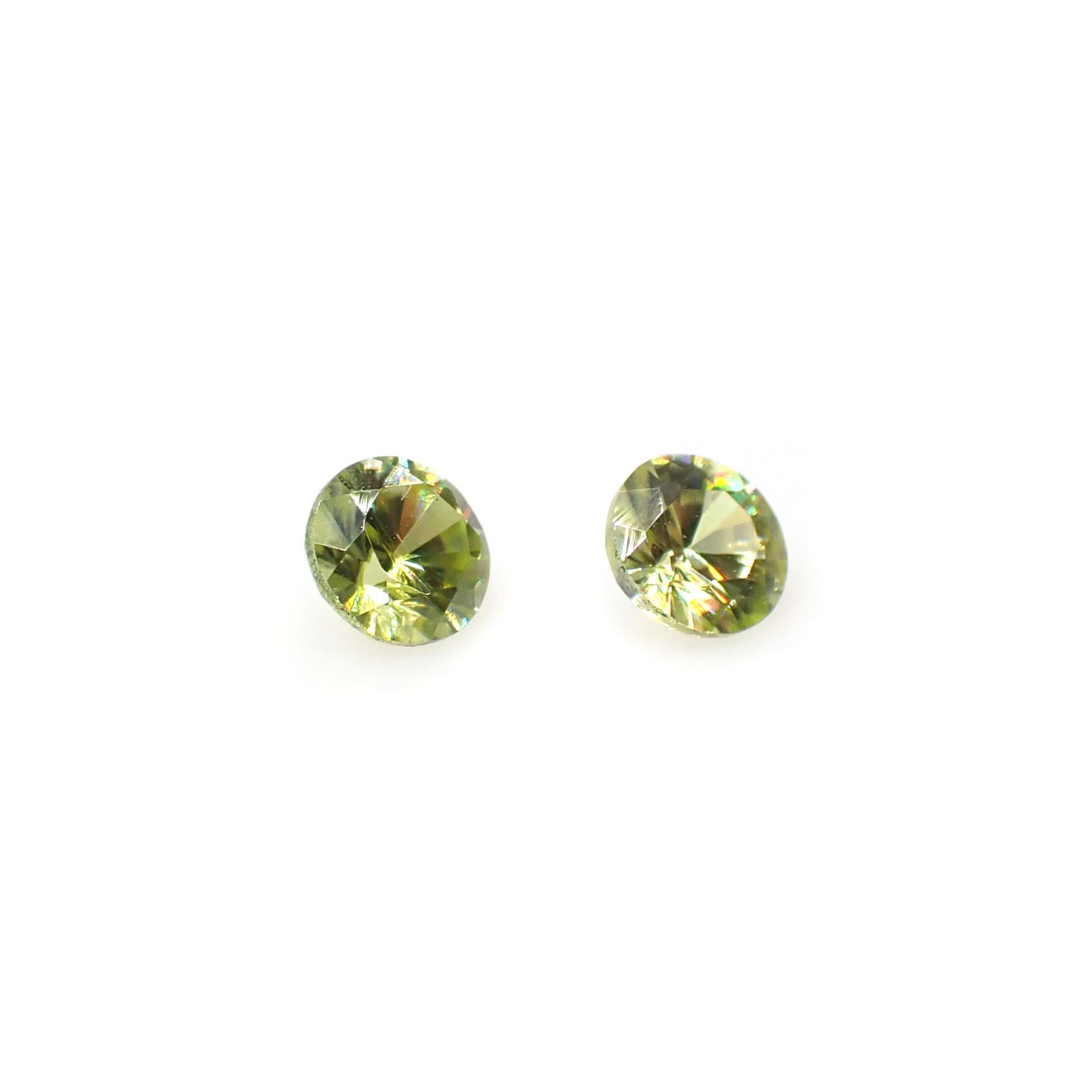 【天然スフェーン】4mm 天然スフェーン 4.85ct 【最上級の輝き】 レッドファイア