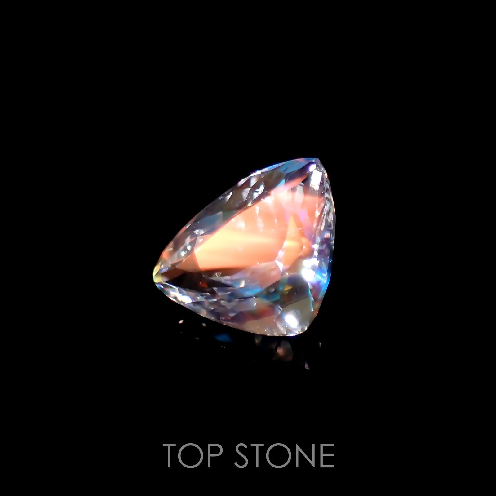 レインボームーンストーン(宝石名ラブラドライト)マダガスカル産 0.53ct 識別済[211113760]4.8x6.2mm前後