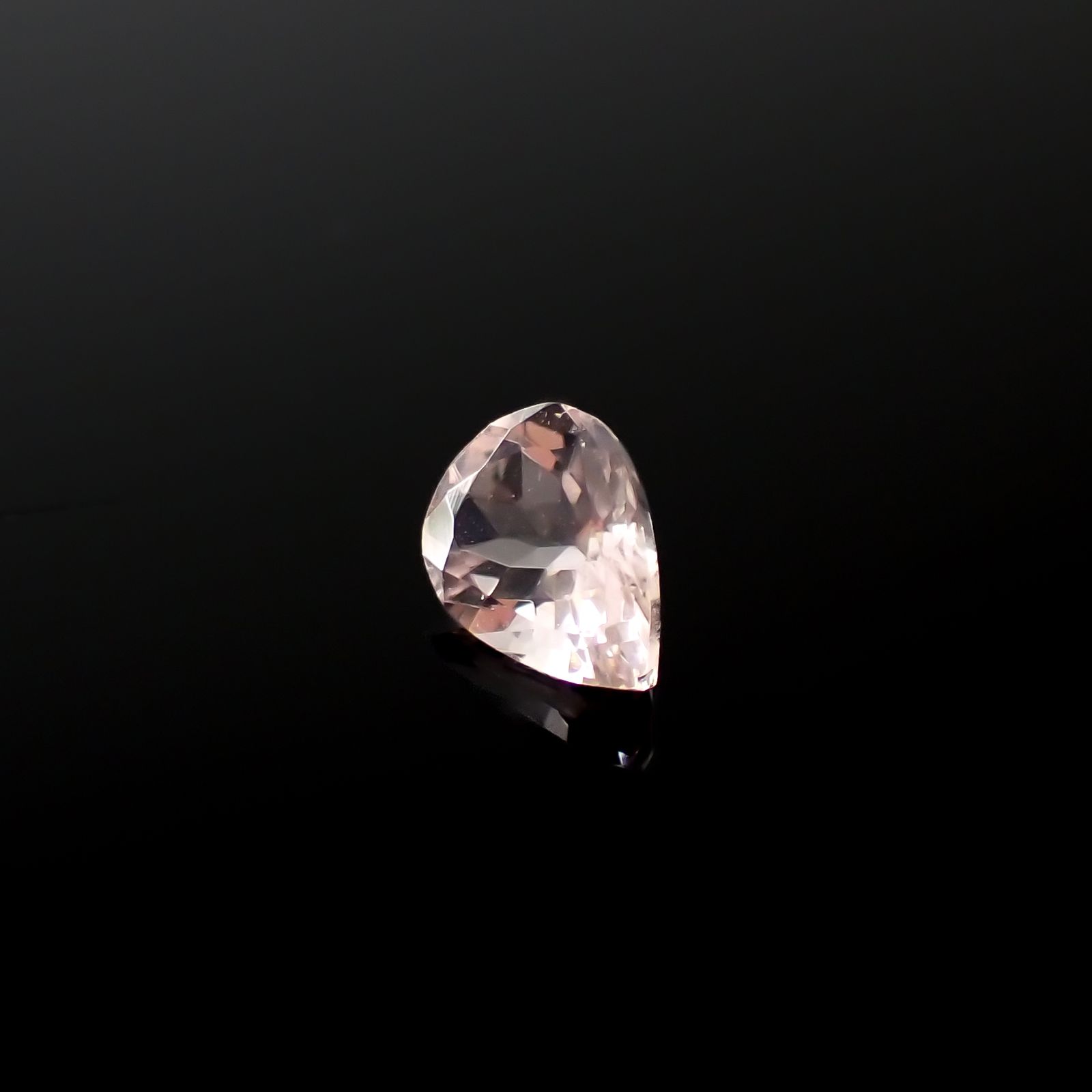 モルガナイト ブラジル産 0.57ct[240326767]6.8x5mm前後