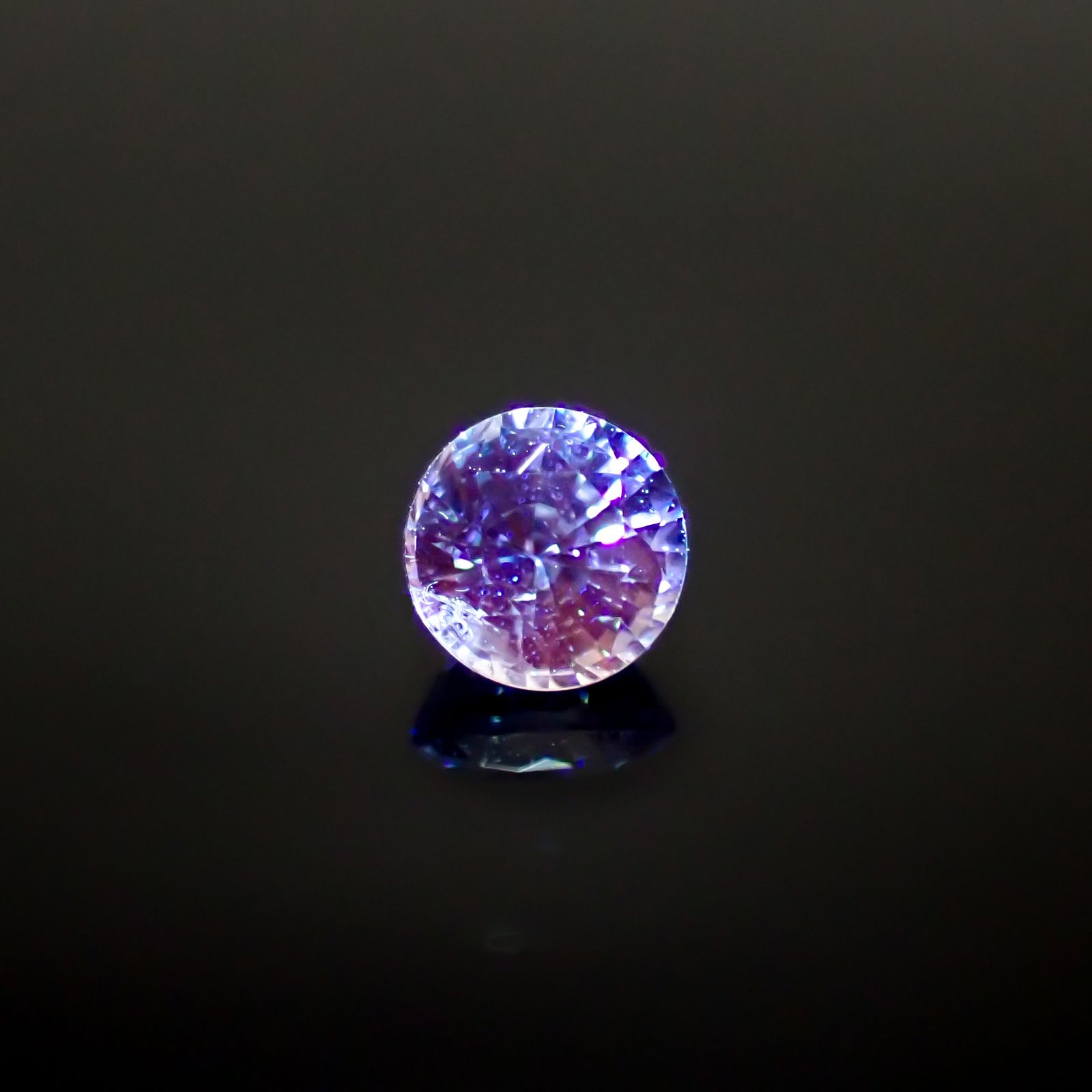 アイスブルーサファイア スリランカ産 0.45ct[240828655]4.3x4.3mm前後