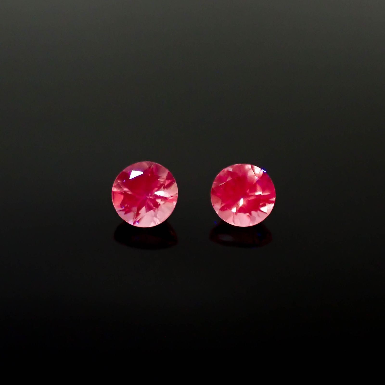 ◇ペアセット◇ピンクスピネル タンザニア産 0.46ct(2pcs合計) [250730790]3.6x3.5mm前後