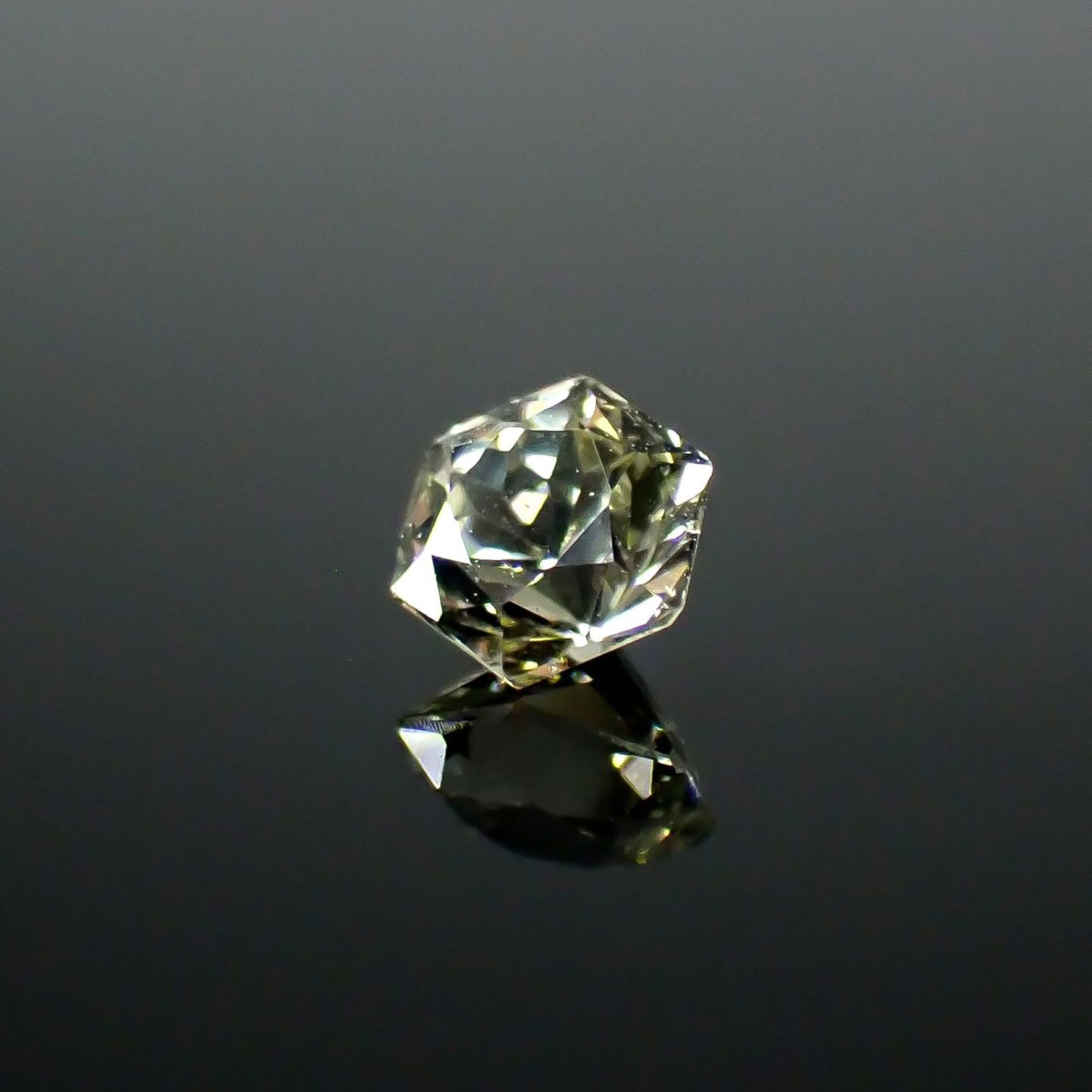 ◇ヘキサゴンカット◇コーネルピン スリランカ産 0.48ct / 4.5x4.3mm前後 [251031237]