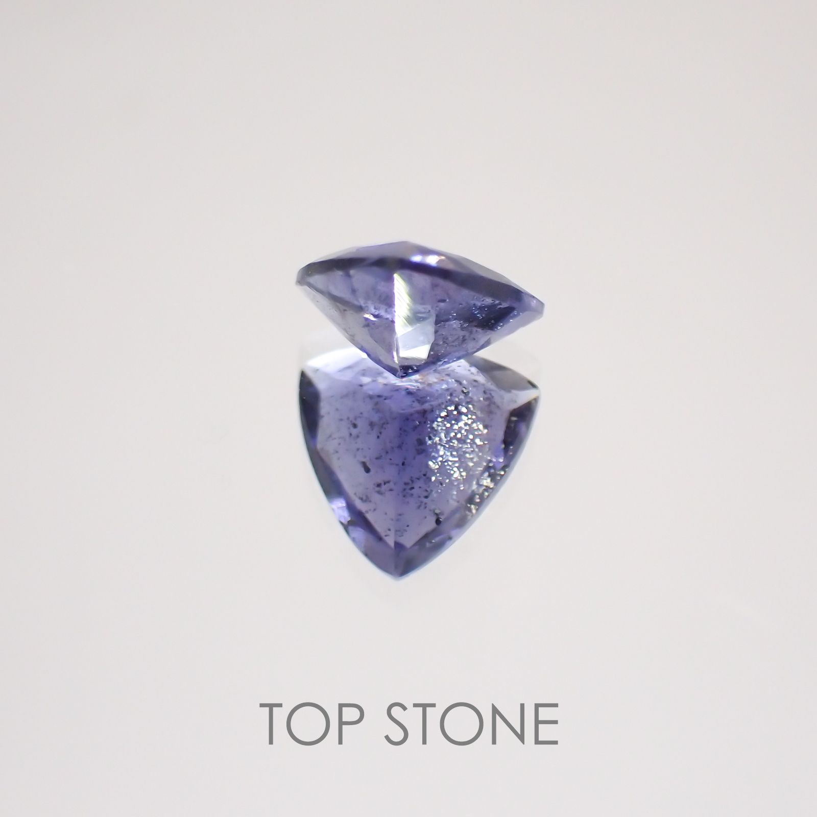 アイオライトサンストーン インド・ブラジル産 ルース 0.8ct[20129292]7.1×7.2mm前後