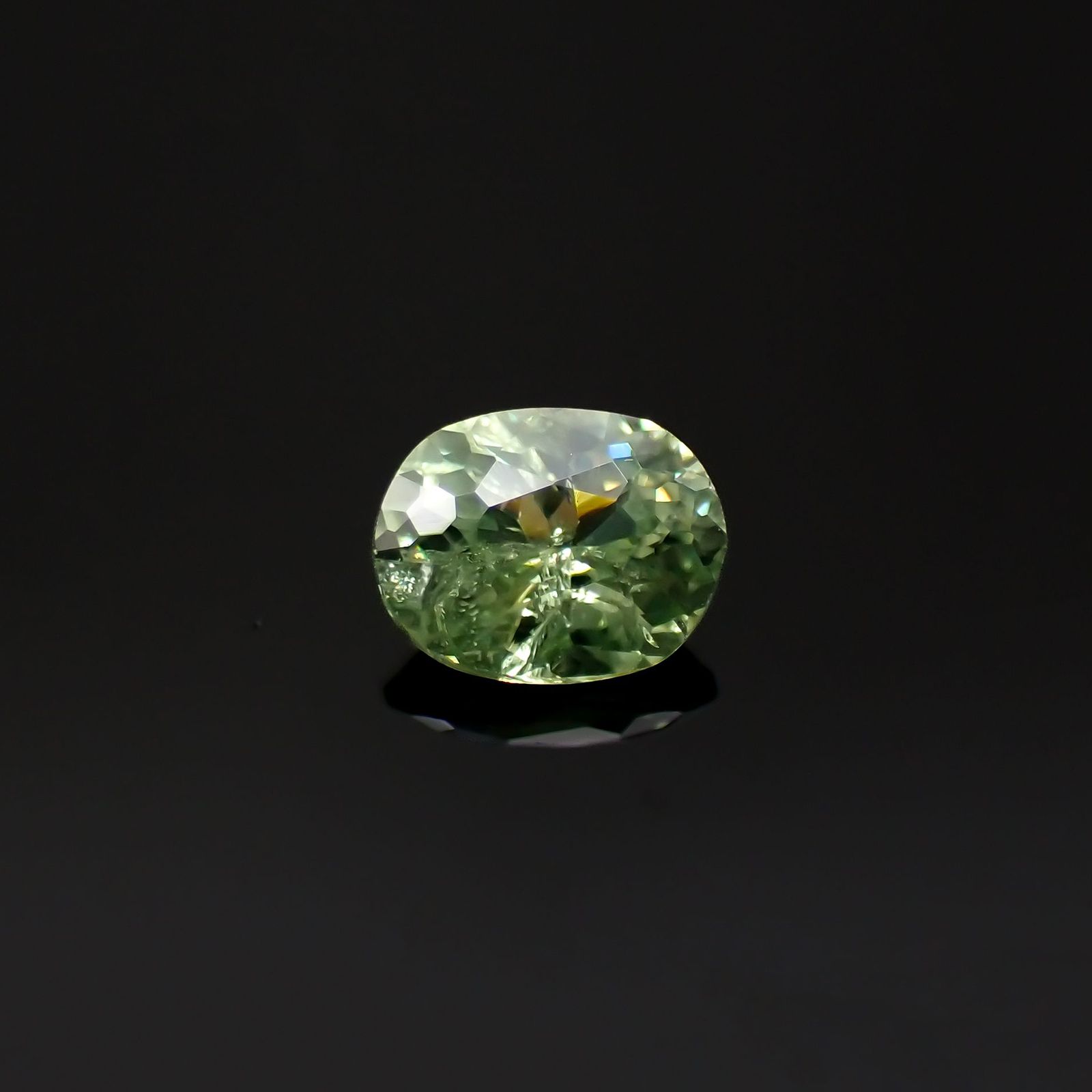 デマントイドガーネット ナミビア産 0.29ct[220917673]4.5x3.5mm前後