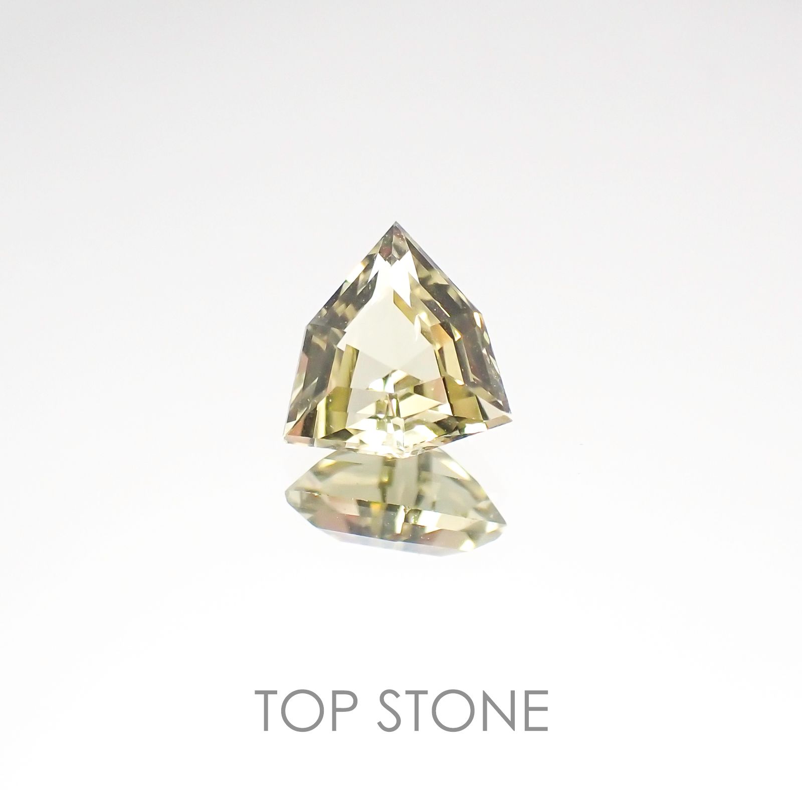 コーネルピン(宝石名コーネルピン)スリランカ産 0.85ct 識別済[220817261]6.7x6.3mm前後