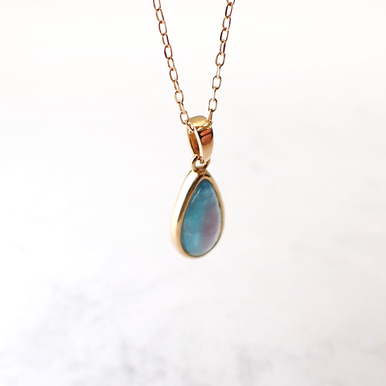 ◇K18ペンダント◇ バイカラーパライバトルマリン ブラジル・バターリャ鉱山産 0.60ct | 手巻き枠 つやあり 5.4x9mm(※チェーン別売り) [241229431]