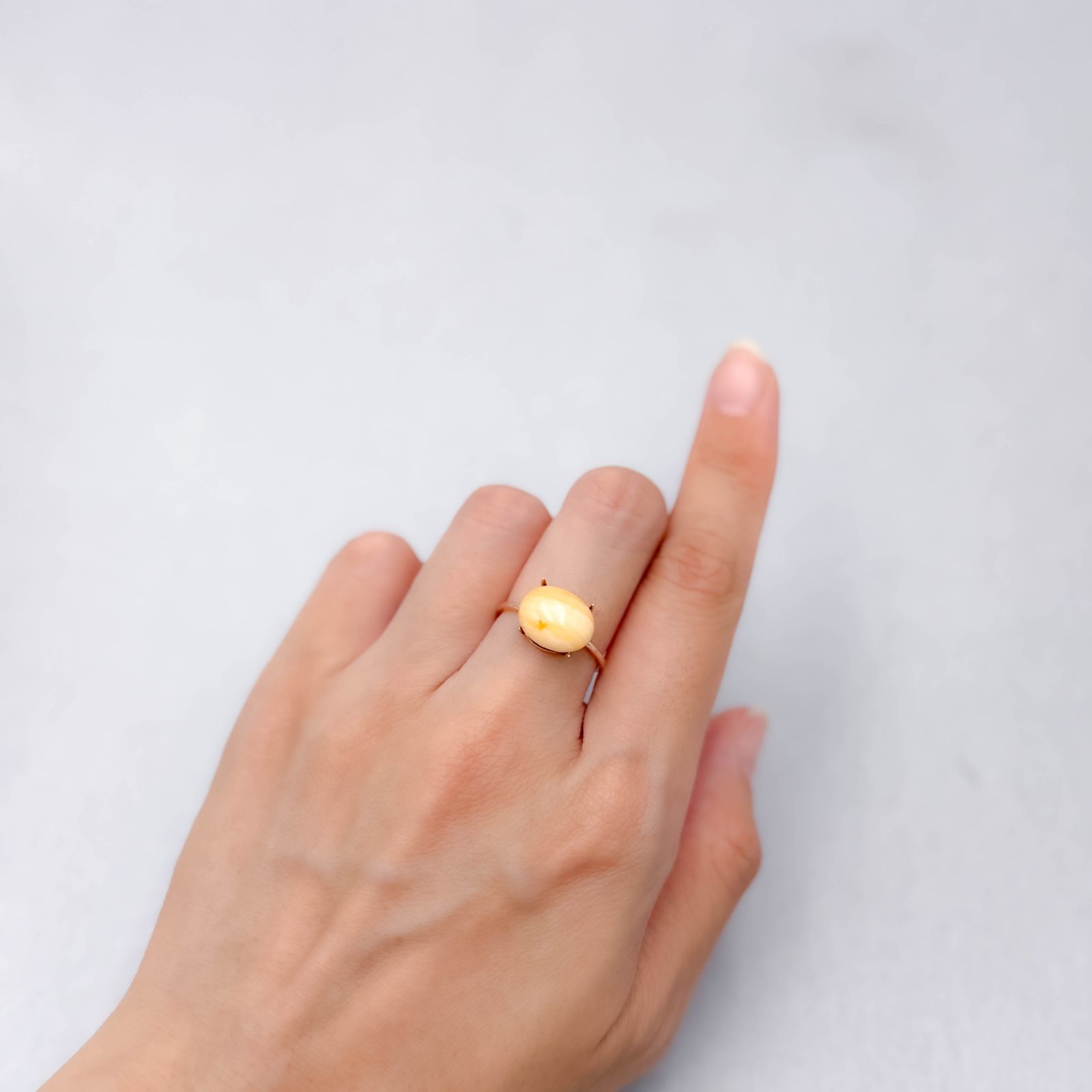 北海道オパール 北海道河東郡鹿追町然別産 4.04ct [250630625]11.7x9mm前後