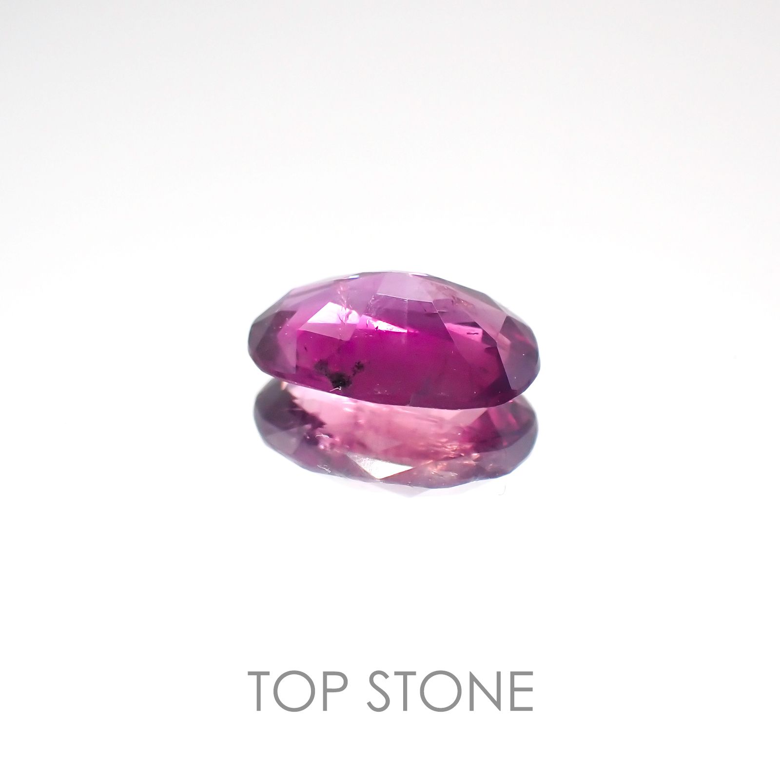 パープルサファイア(宝石名パープル・サファイア) カシミール産 1.700ct ソ付(彩珠)[20127300]9.2×6.2mm前後