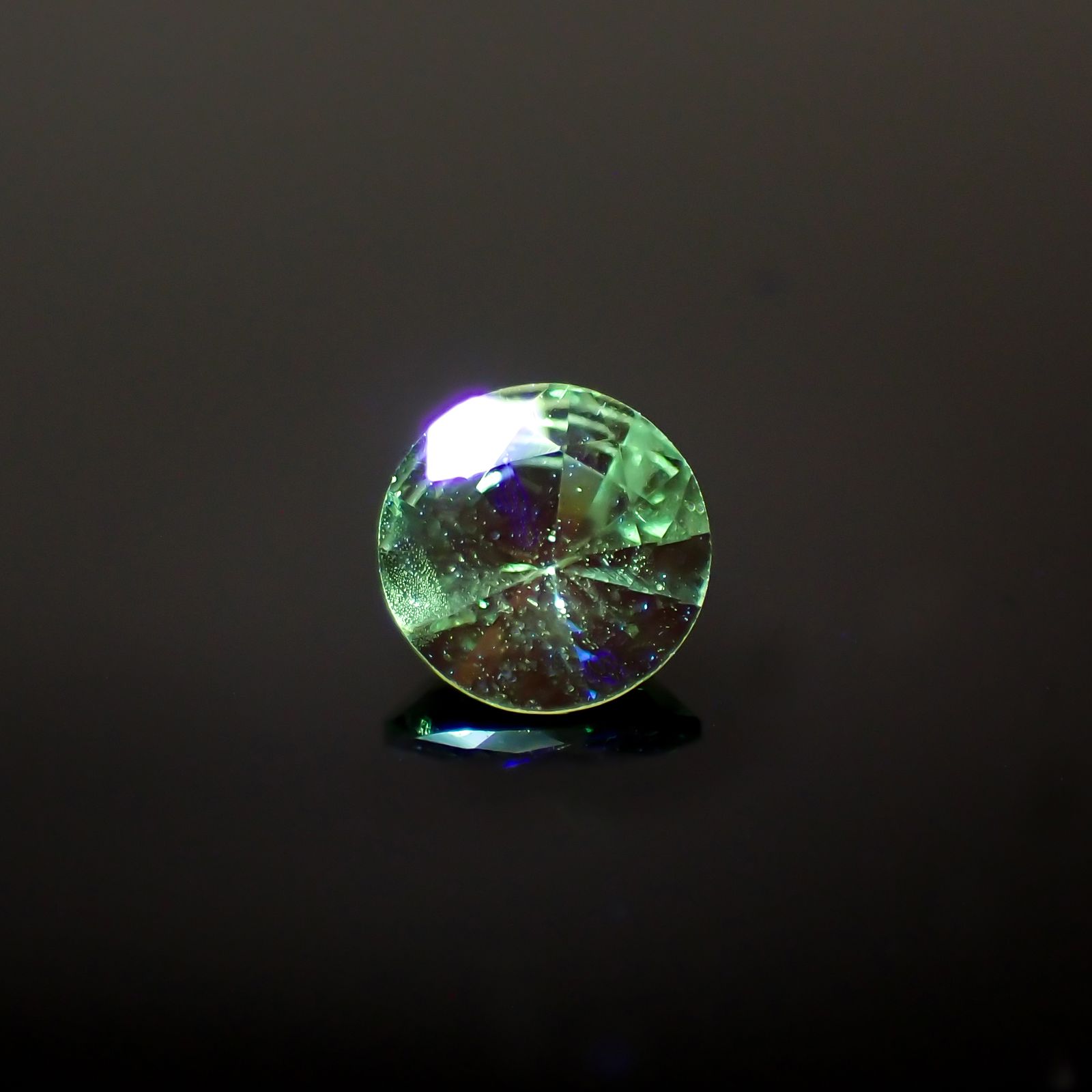 ミントガーネット(宝石名ガーネット)タンザニア産 0.29ct 識別済[230823065]4.3x4.3mm前後