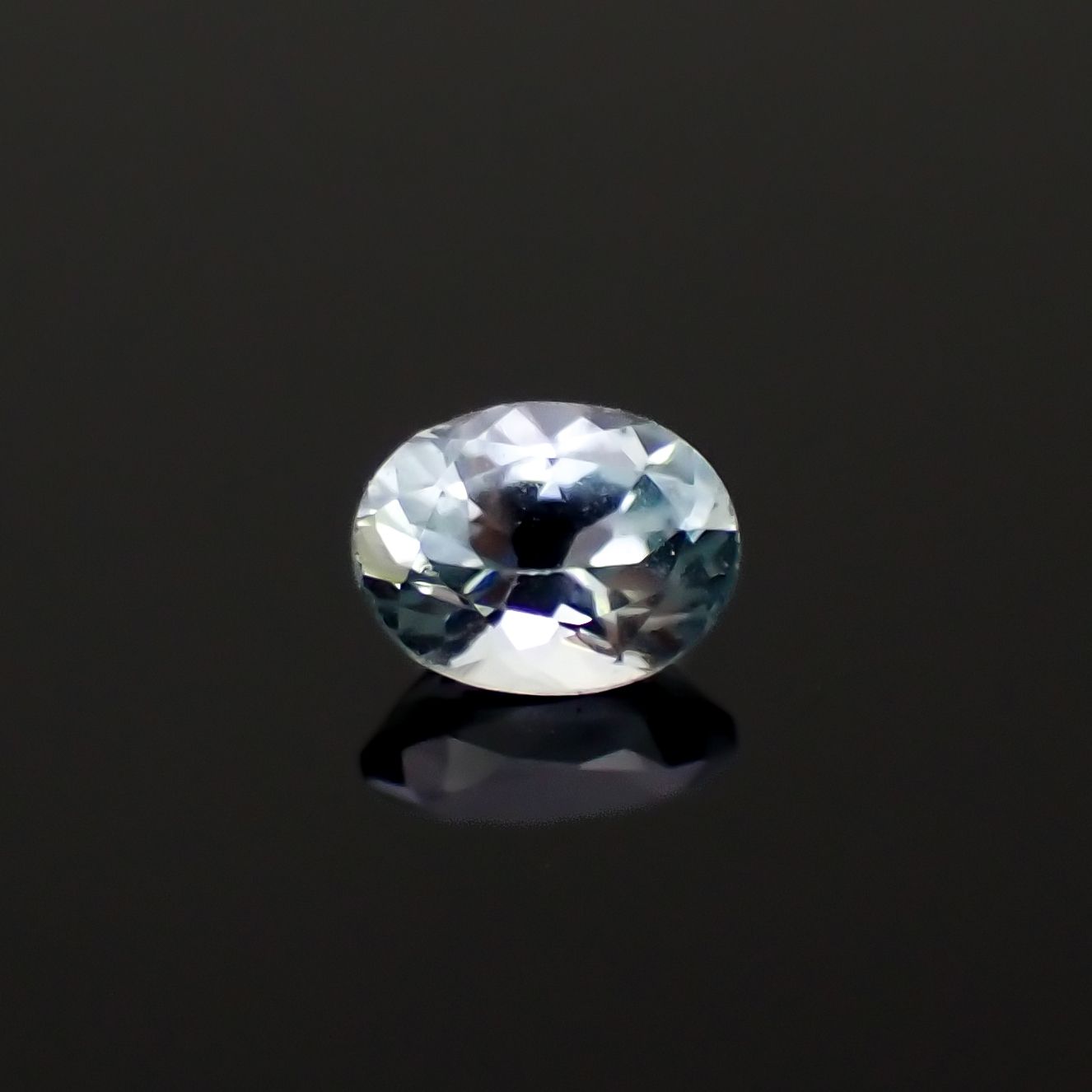 モンタナサファイア(宝石名サファイア)アメリカ・モンタナ州産 0.24ct 識別済[230321275]4.1x3.1mm前後