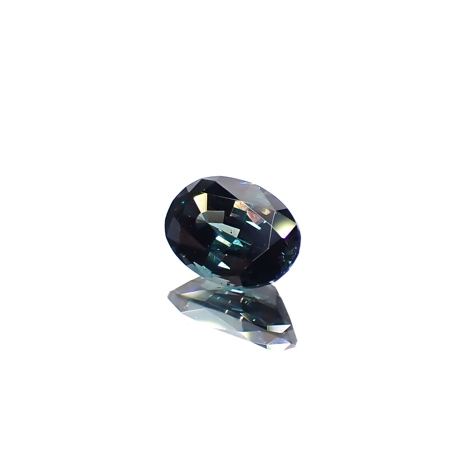 ベキリーブルーガーネット（カラーチェンジガーネット アレキタイプ） マダガスカル・ベキリー産 0.75ct [241029378]6.5x4.5mm前後