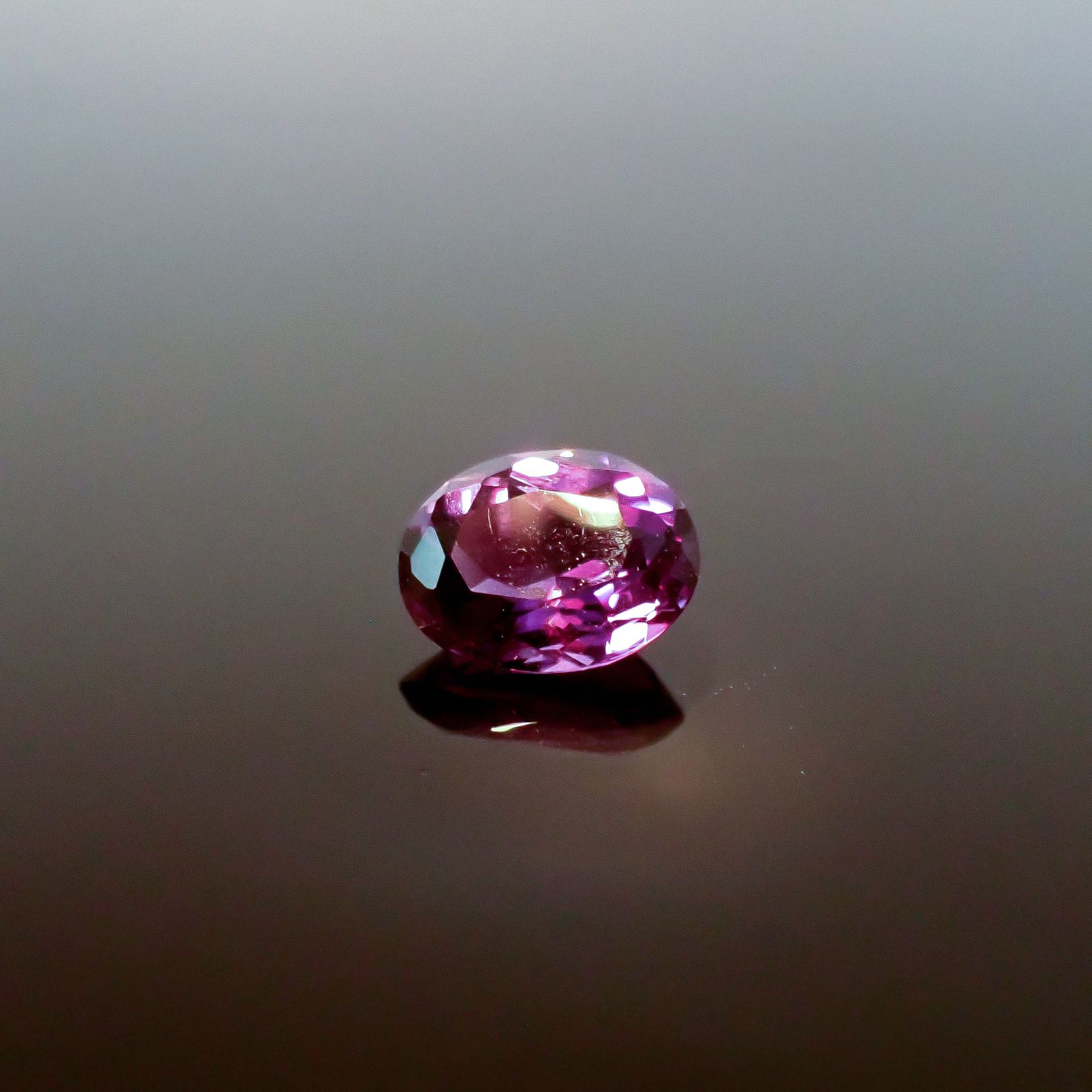 カラーシフトアメジスト ブラジル/ウルグアイ産 1.18ct / 8.1x6.3mm前後 [260131641]