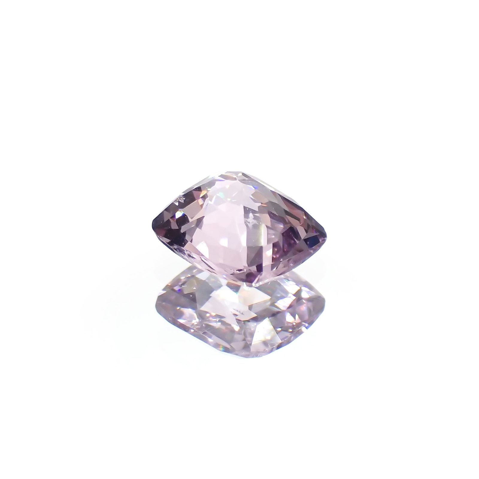 パープルスピネル(宝石名スピネル)ビルマ産 識別済 0.80ct / 6.1x5.4mm前後 [231124306]