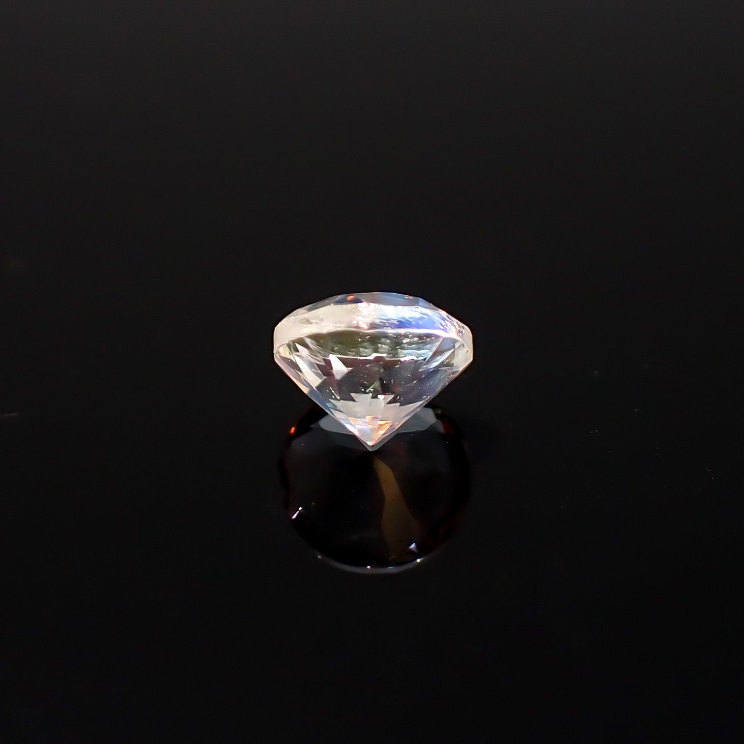 レインボームーンストーン マダガスカル産 0.51ct / 5.1x5.1mm前後 [260632389]