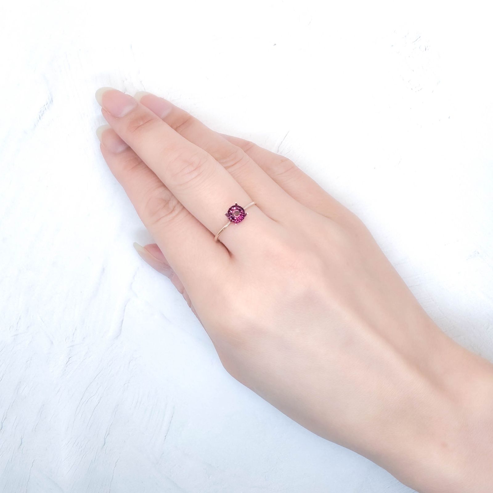 ロードライトガーネット(宝石名ロードライト・ガーネット)ブラジル産 識別済 1.01ct / 5.7x5.7mm前後 [251231413]