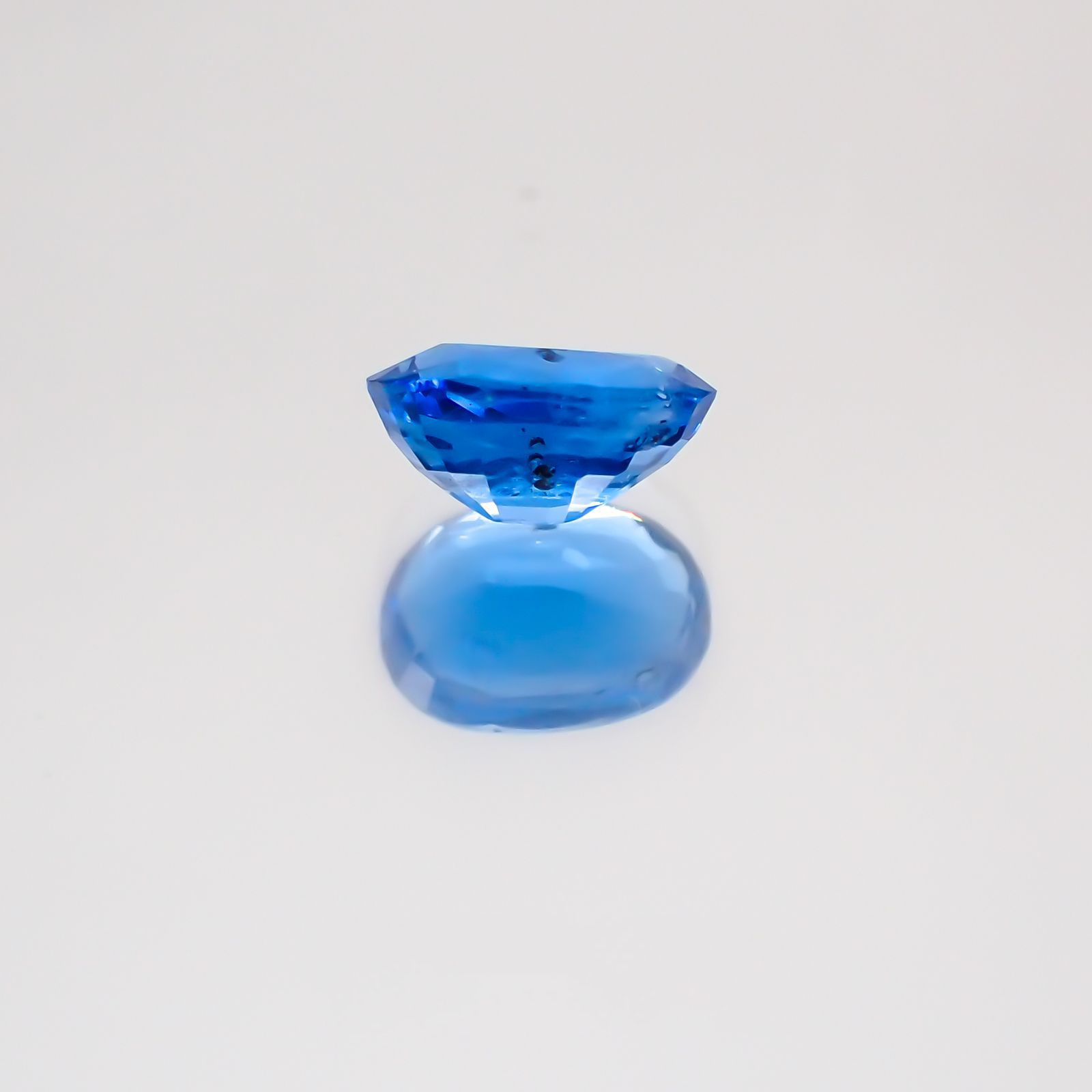 アウイナイト フルオレッセンス(宝石名アウイナイト) ドイツ産 0.299ct ソ付(日独)[19111572]5.3×3.8mm前後