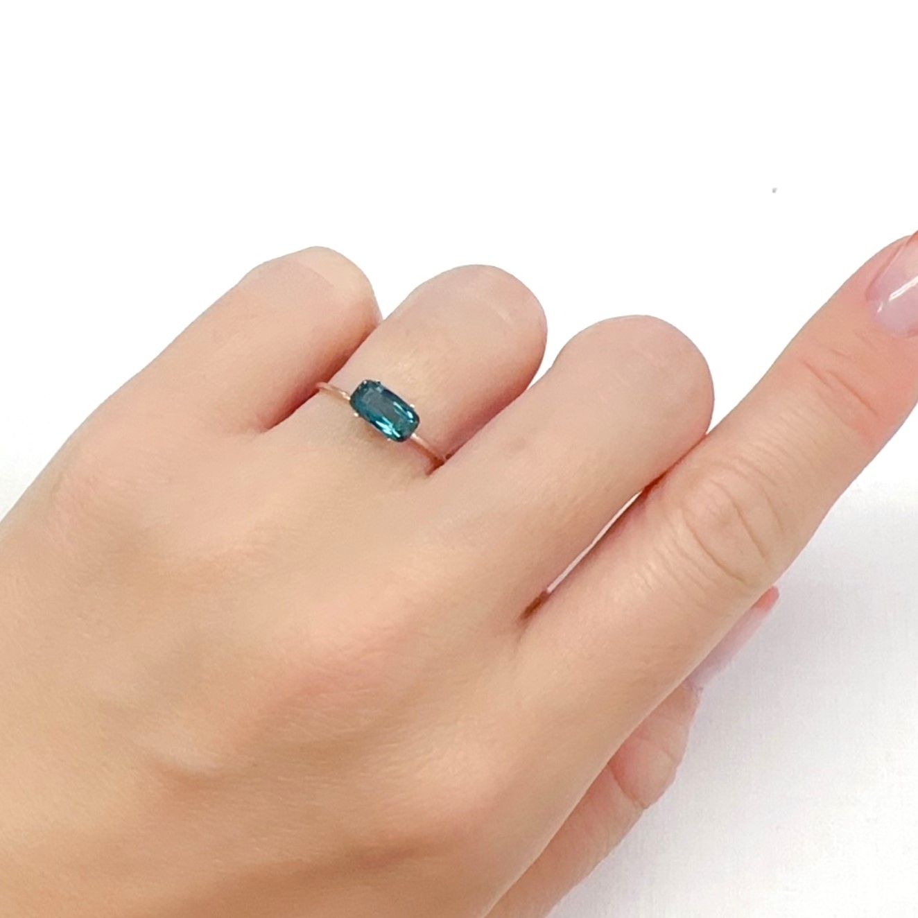ブルーグリーントルマリン ブラジル産 0.91ct[240527536]8x4.4mm前後