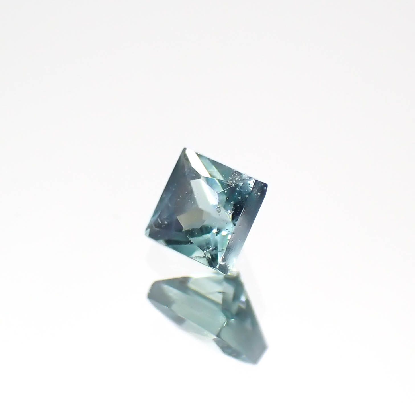 ◇プリンセスカット◇ブルーグリーンコーネルピン タンザニア産 0.074ct[230722853]2.1x2.1mm前後