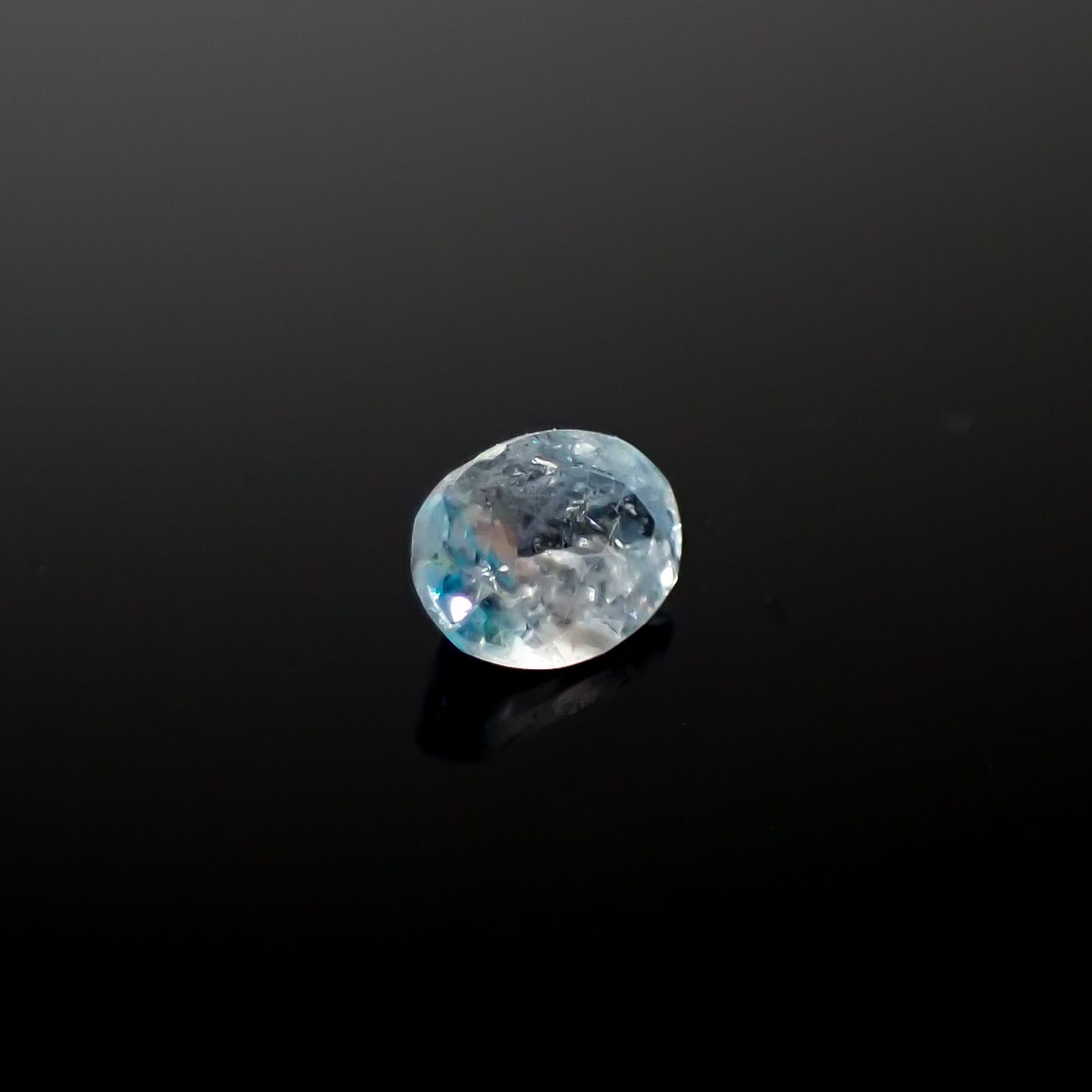 ユークレース(宝石名ユークレース)ジンバブエ産 0.14ct 識別済[241029231]3.8x2.9mm前後