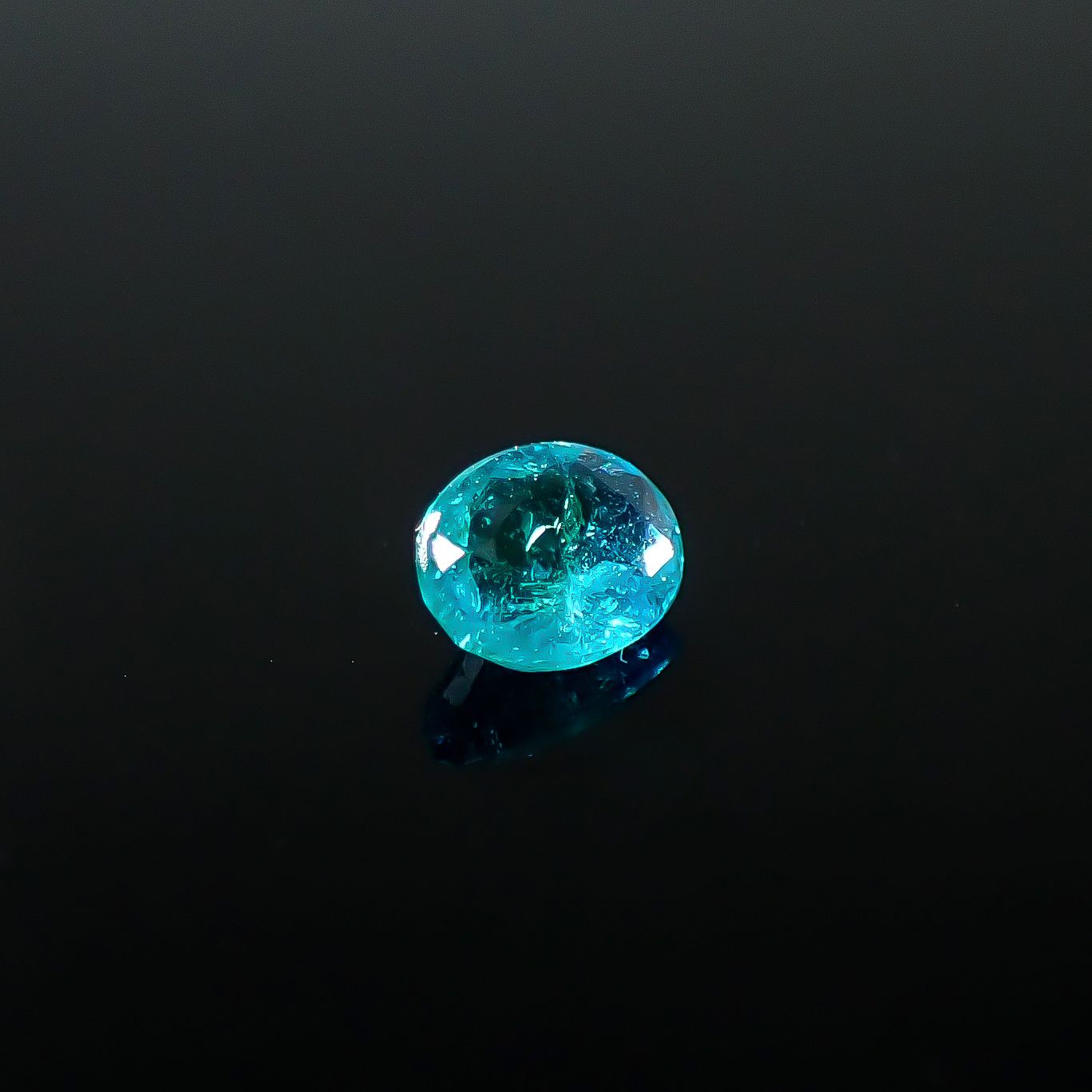 パライバトルマリン ブラジル産 0.25ct / 4.5x3.5mm前後 [251031352]